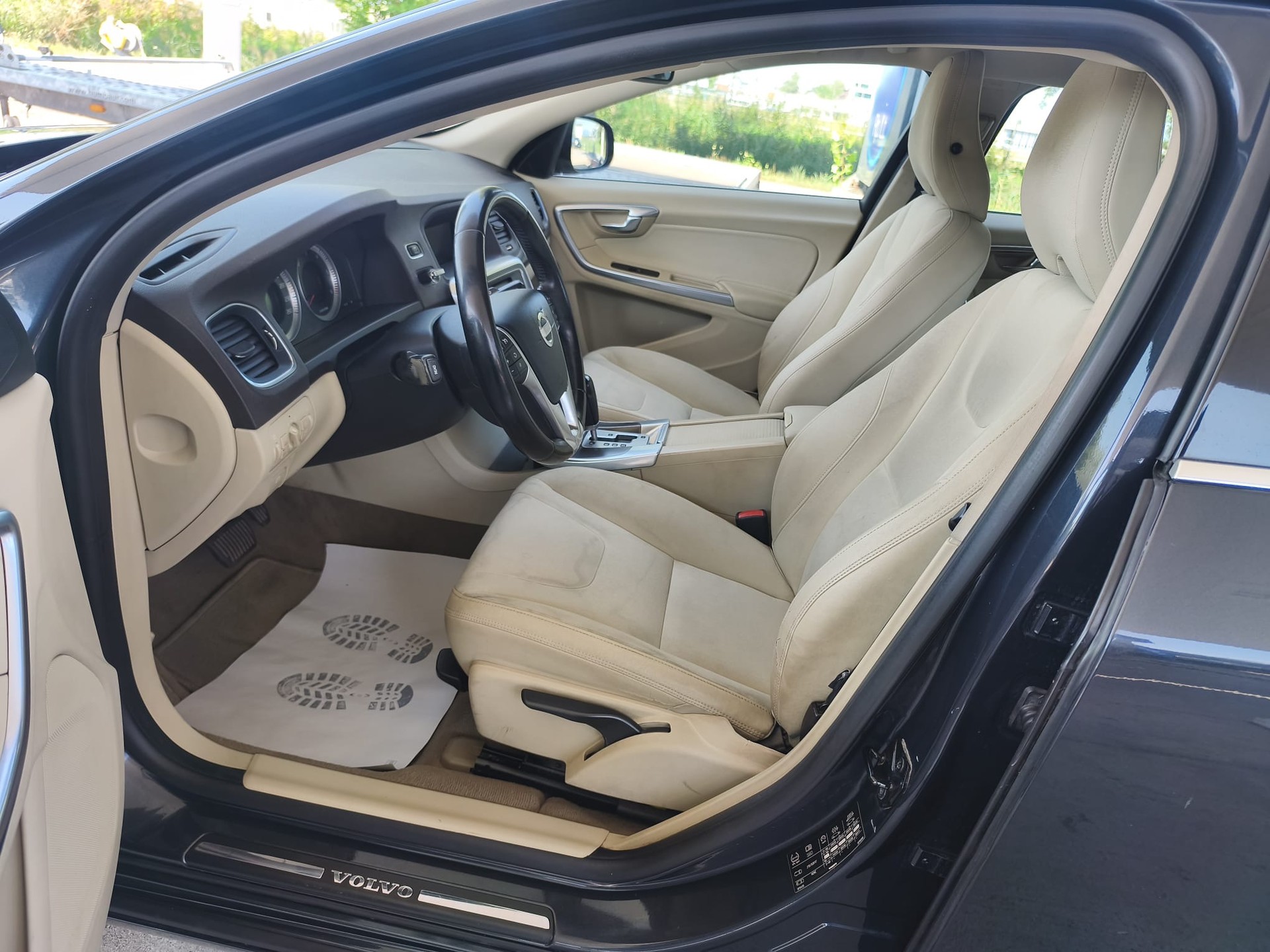 VOLVO S60 D5 Summum Geartronic-image-14