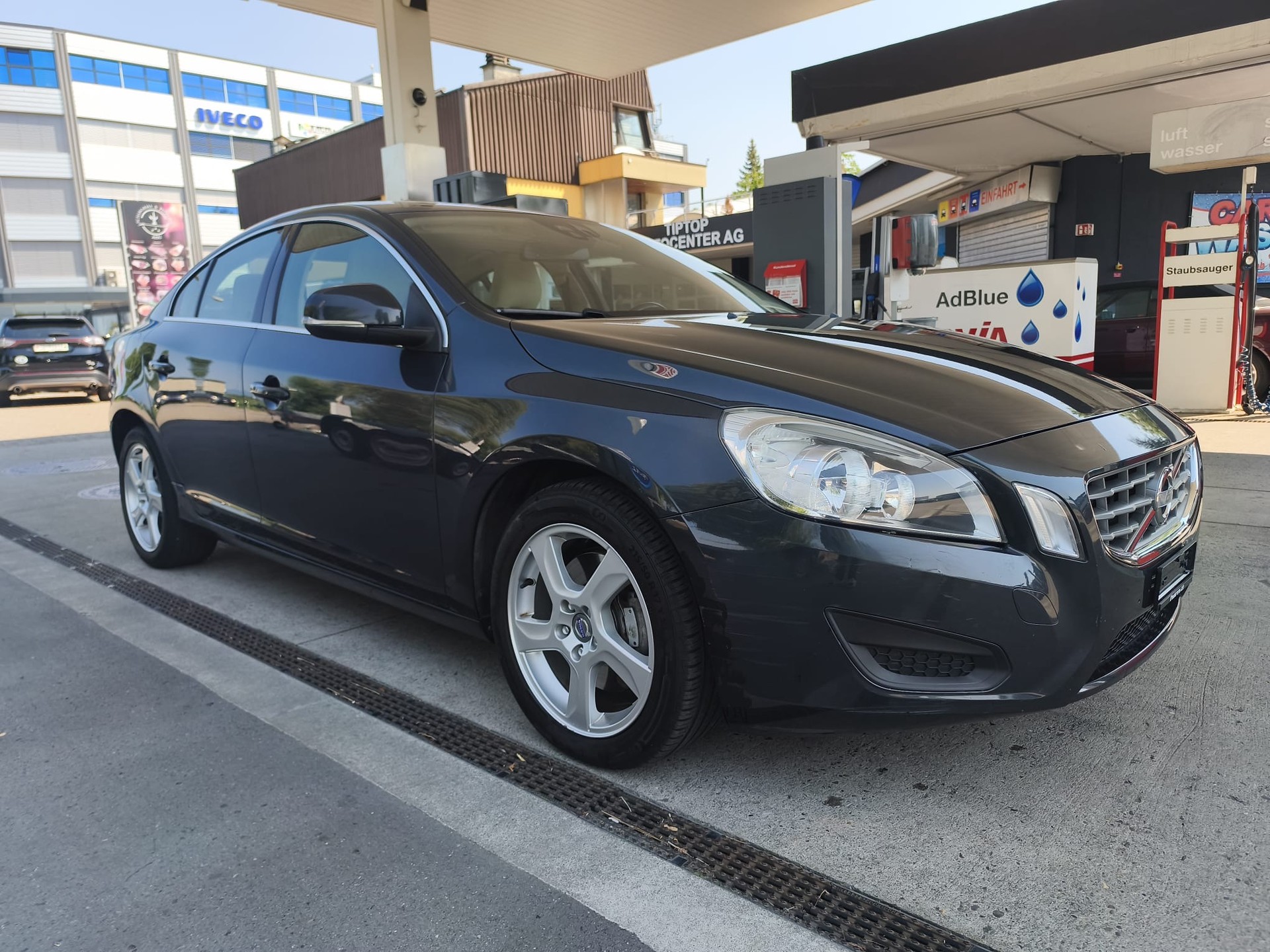VOLVO S60 D5 Summum Geartronic-image-0