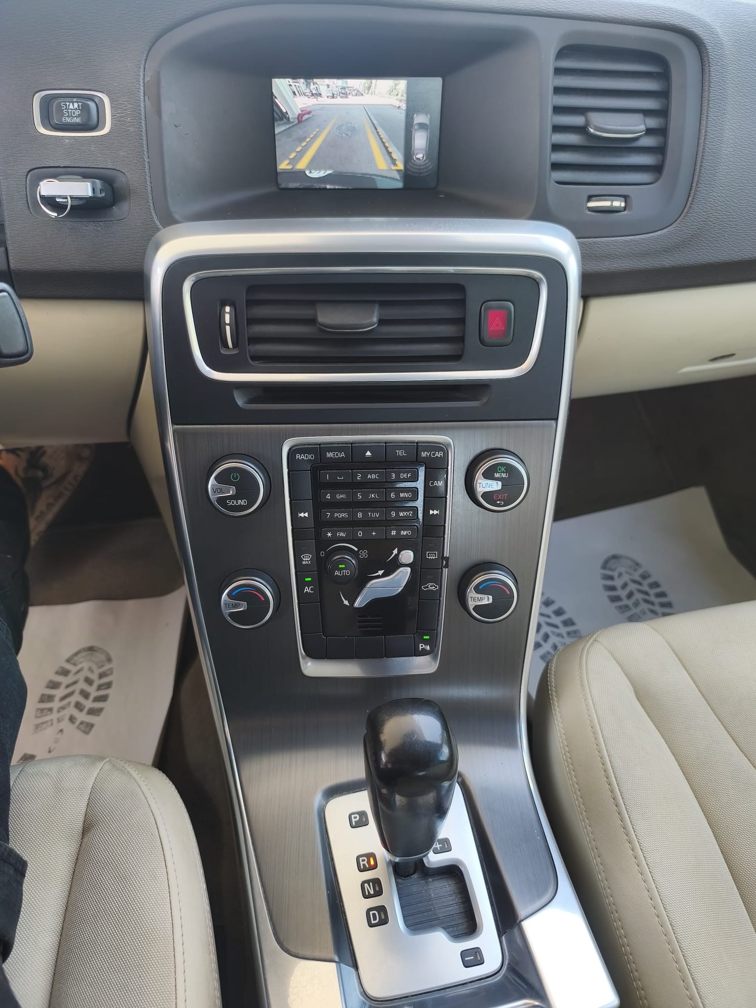 VOLVO S60 D5 Summum Geartronic-image-21