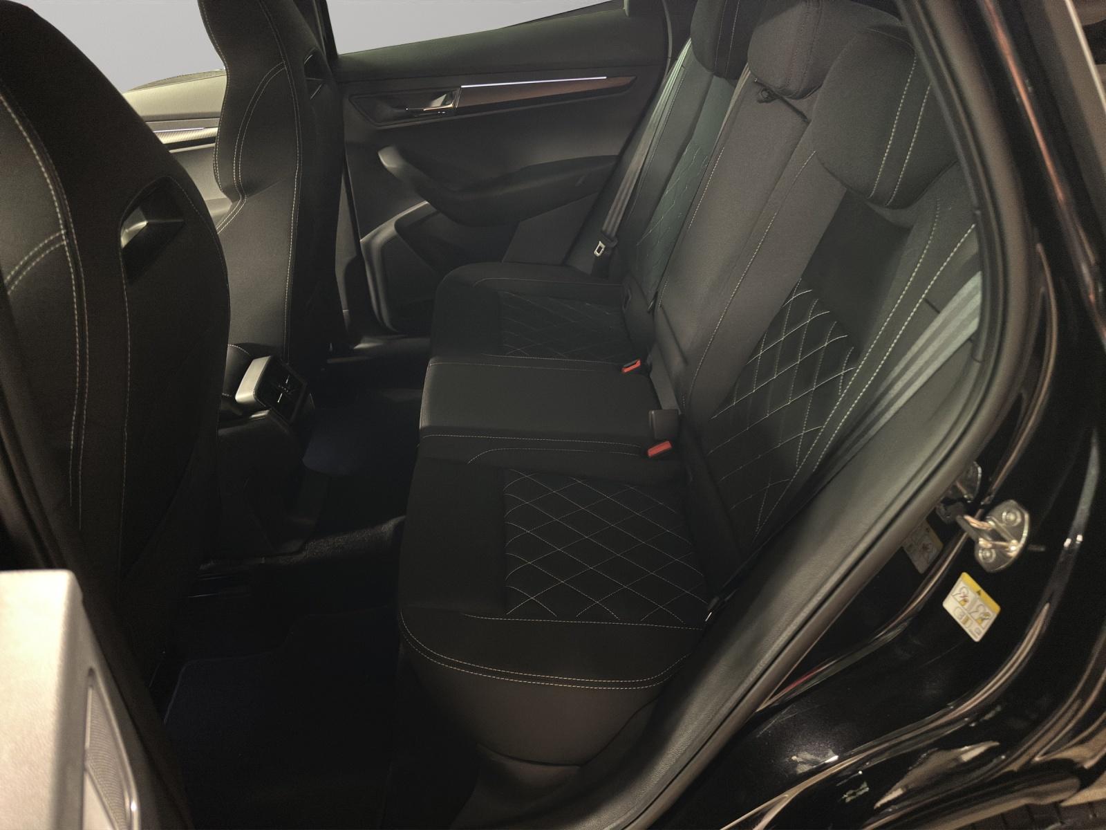 SKODA Karoq 2.0 TSI SportLine 4x4 DSG-image-11