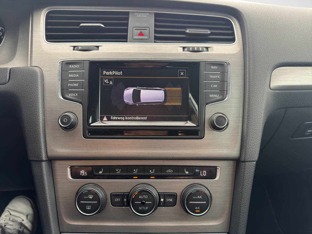 VW Golf VII Variant 2.0 TDI Comfortline DSG-image-11