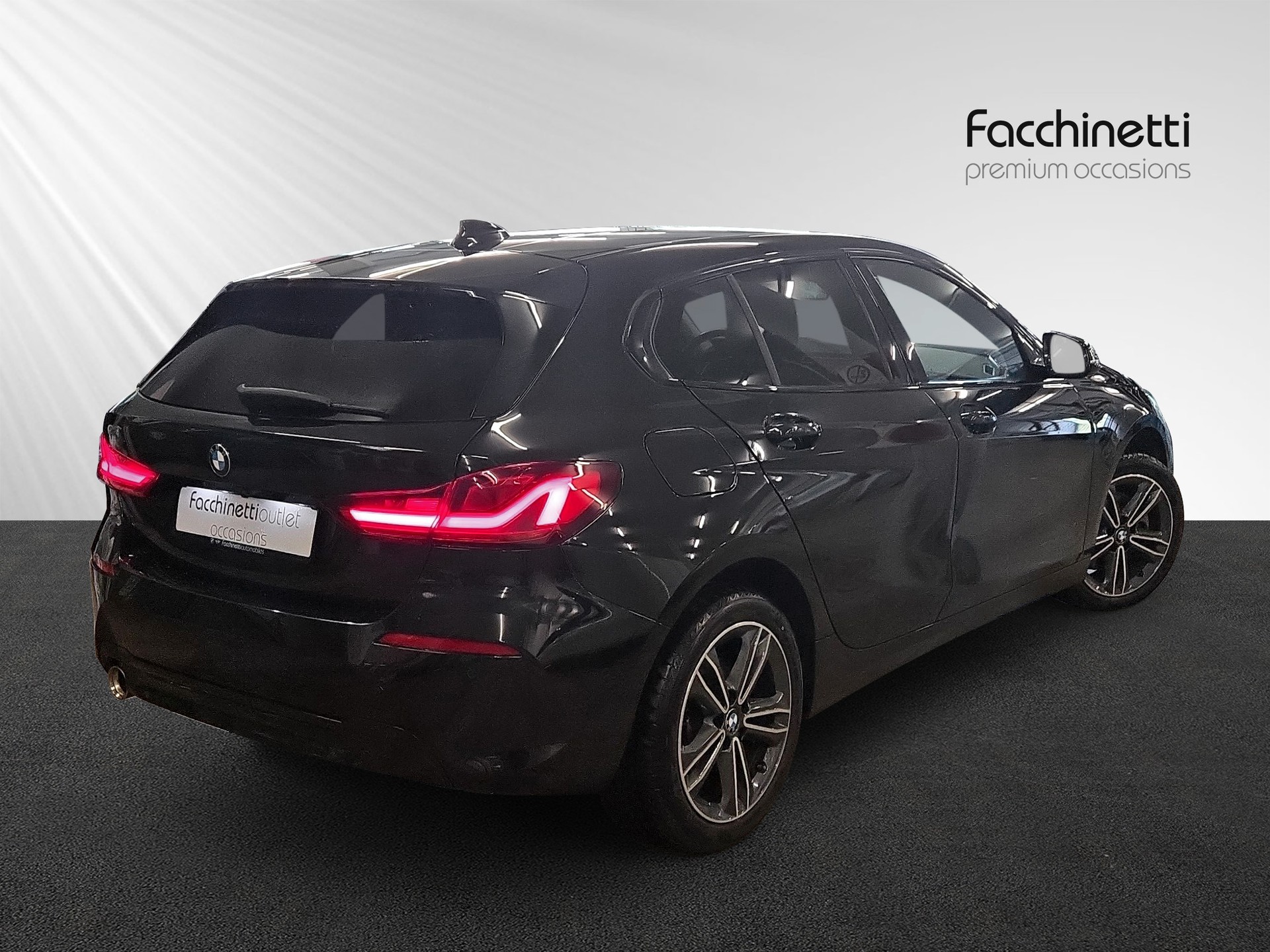 BMW 118i Sport Line Steptronic-image-2