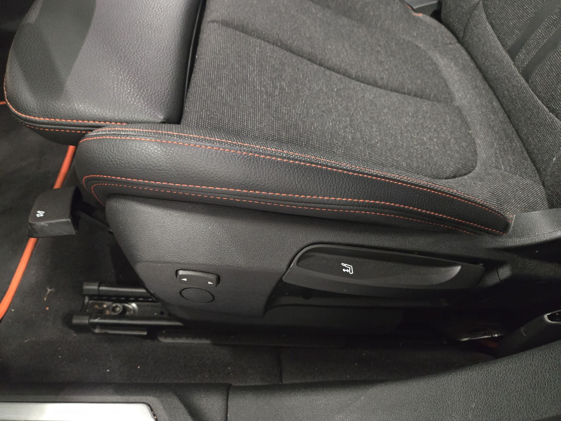 BMW 118i Sport Line Steptronic-image-18