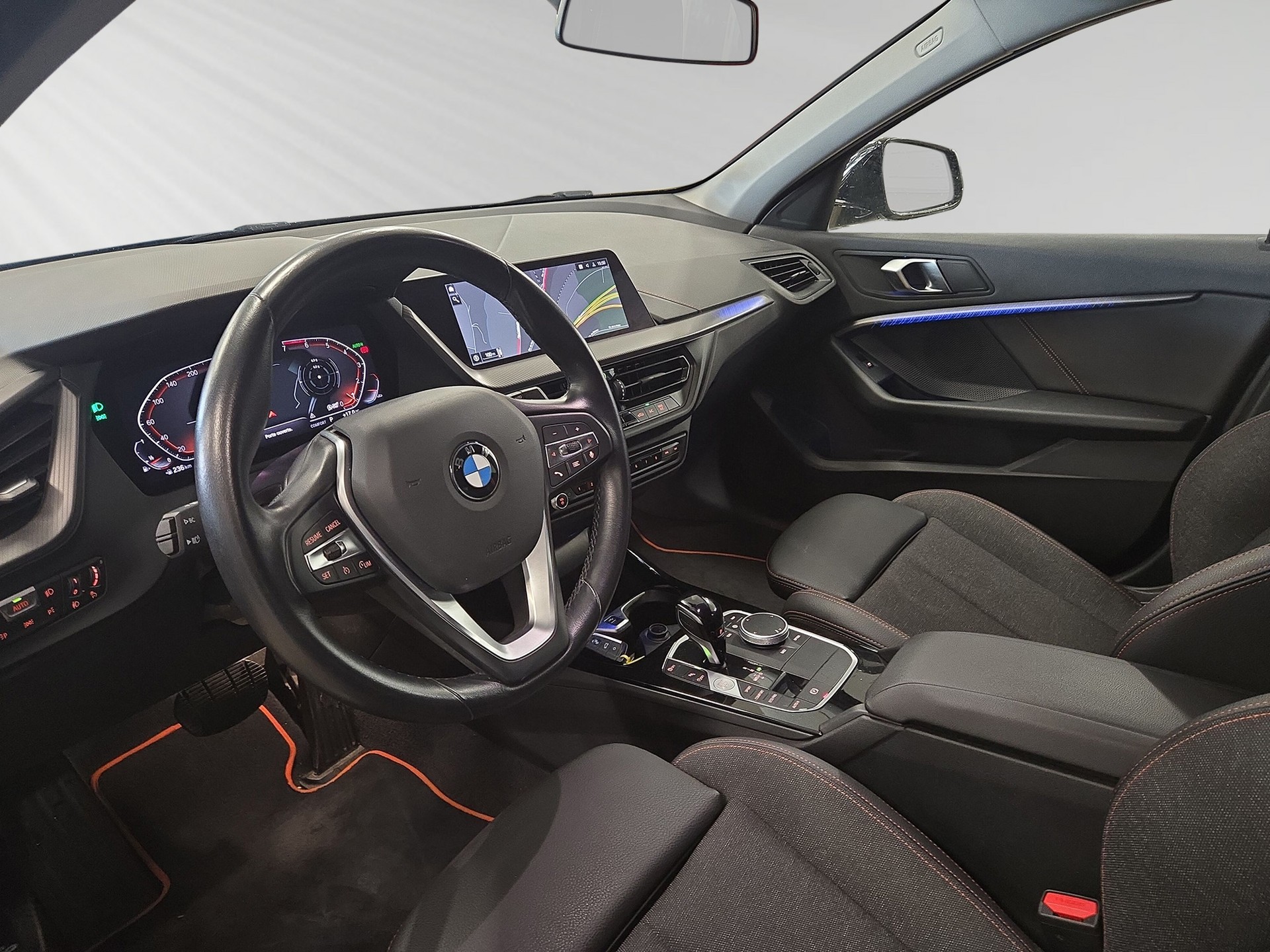 BMW 118i Sport Line Steptronic-image-3