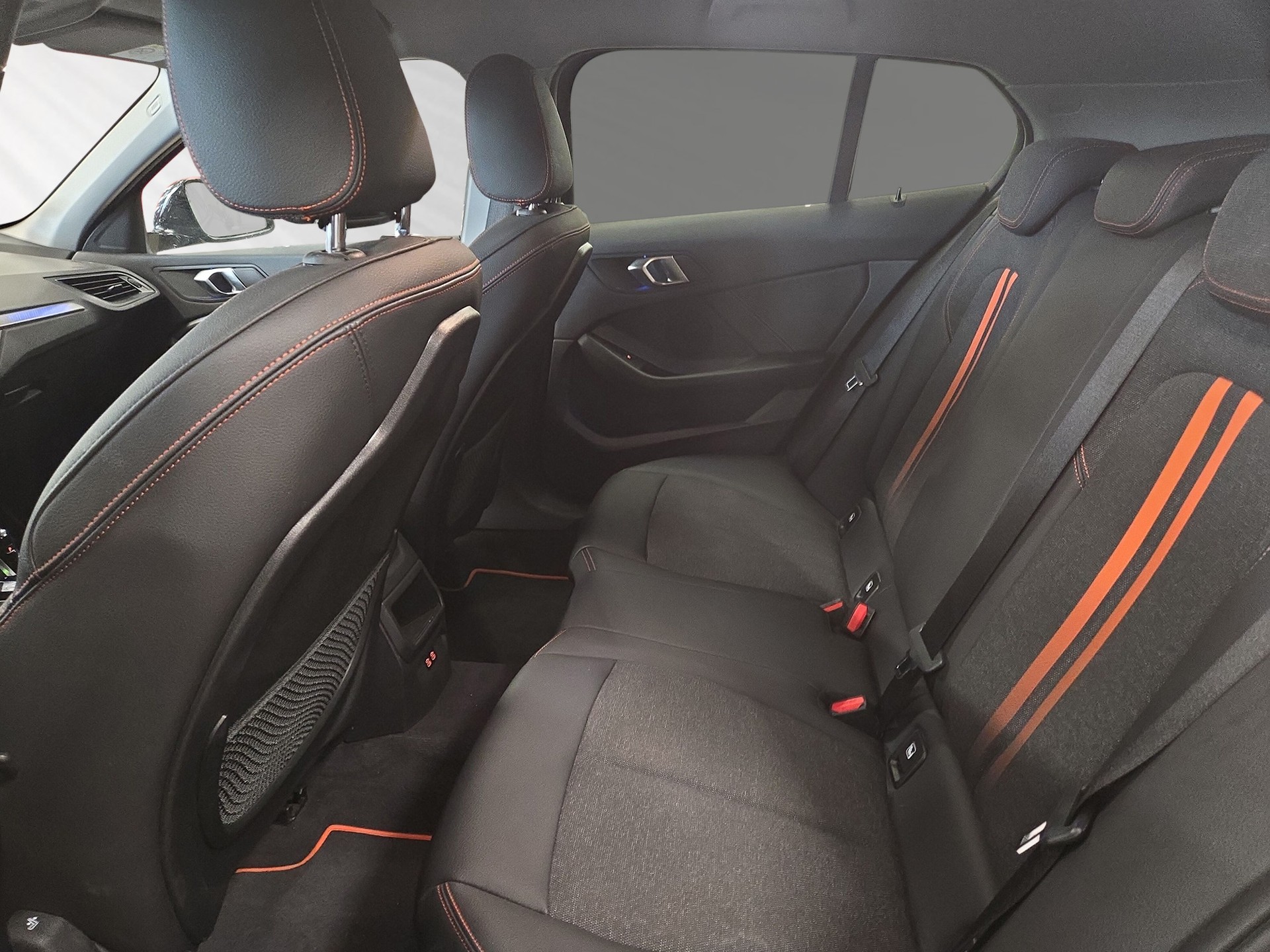 BMW 118i Sport Line Steptronic-image-6
