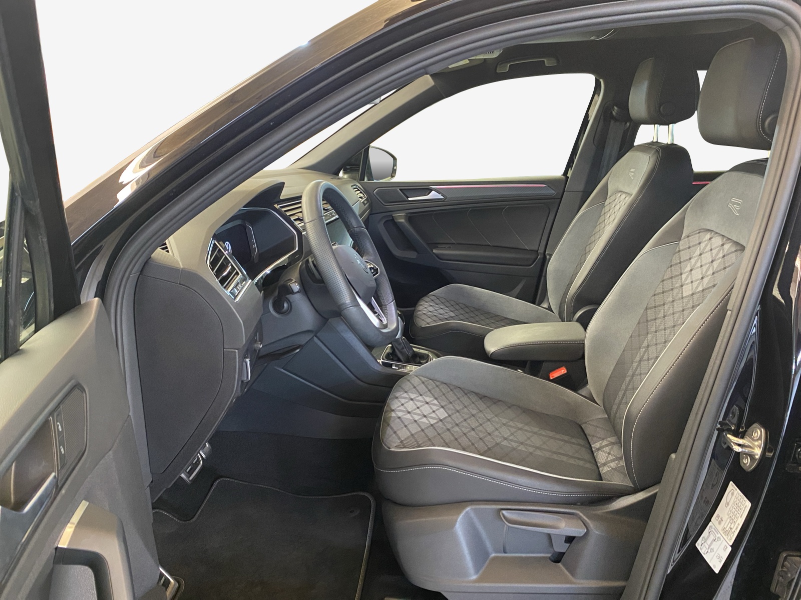 VW Tiguan 2.0TSI R-Line 4Motion DSG-image-7