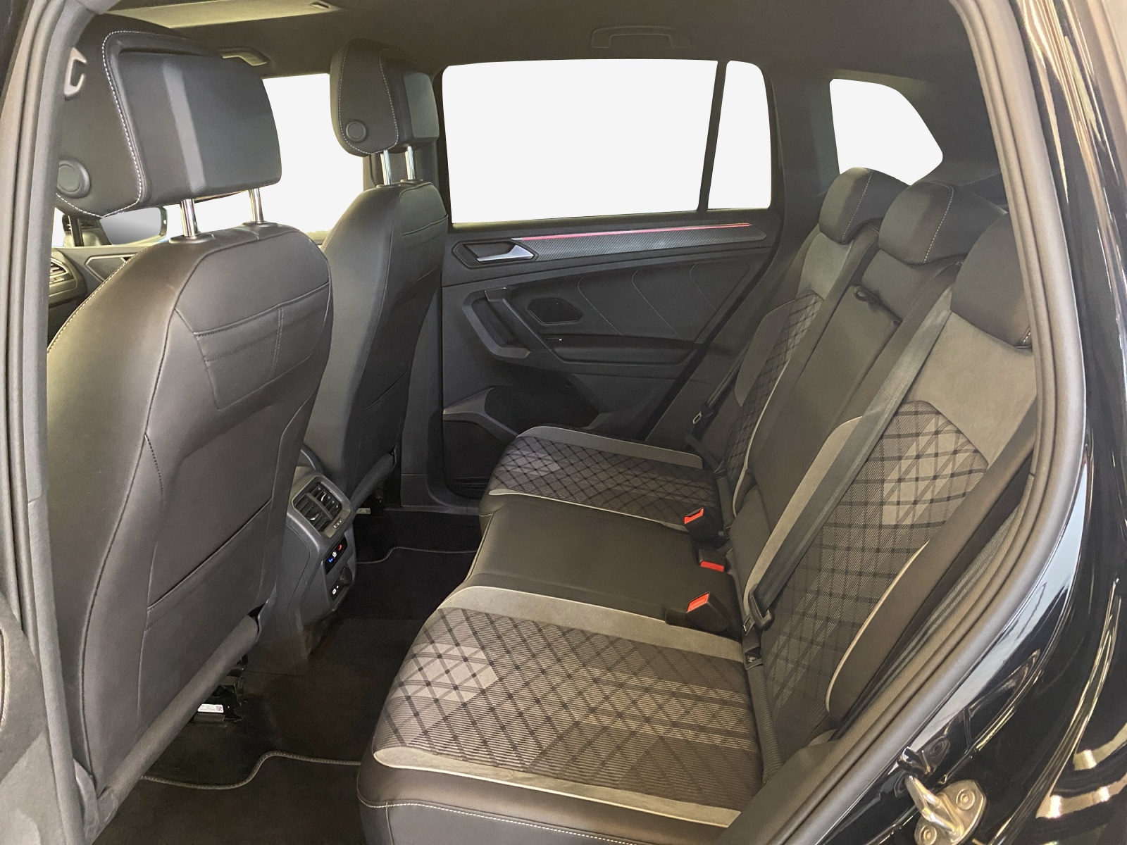 VW Tiguan 2.0TSI R-Line 4Motion DSG-image-11