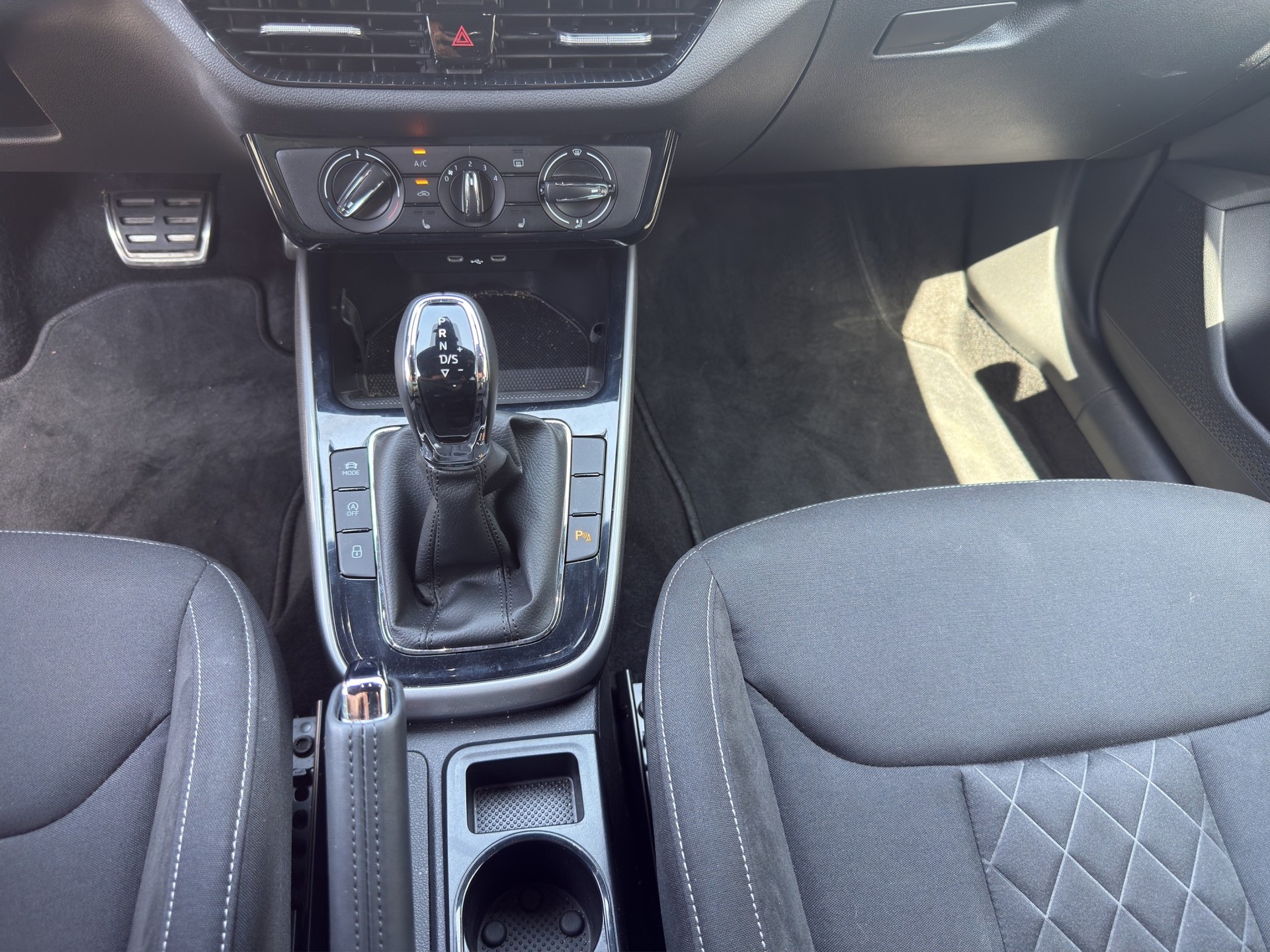 SKODA Fabia 1.0 TSI Selection DSG-image-15
