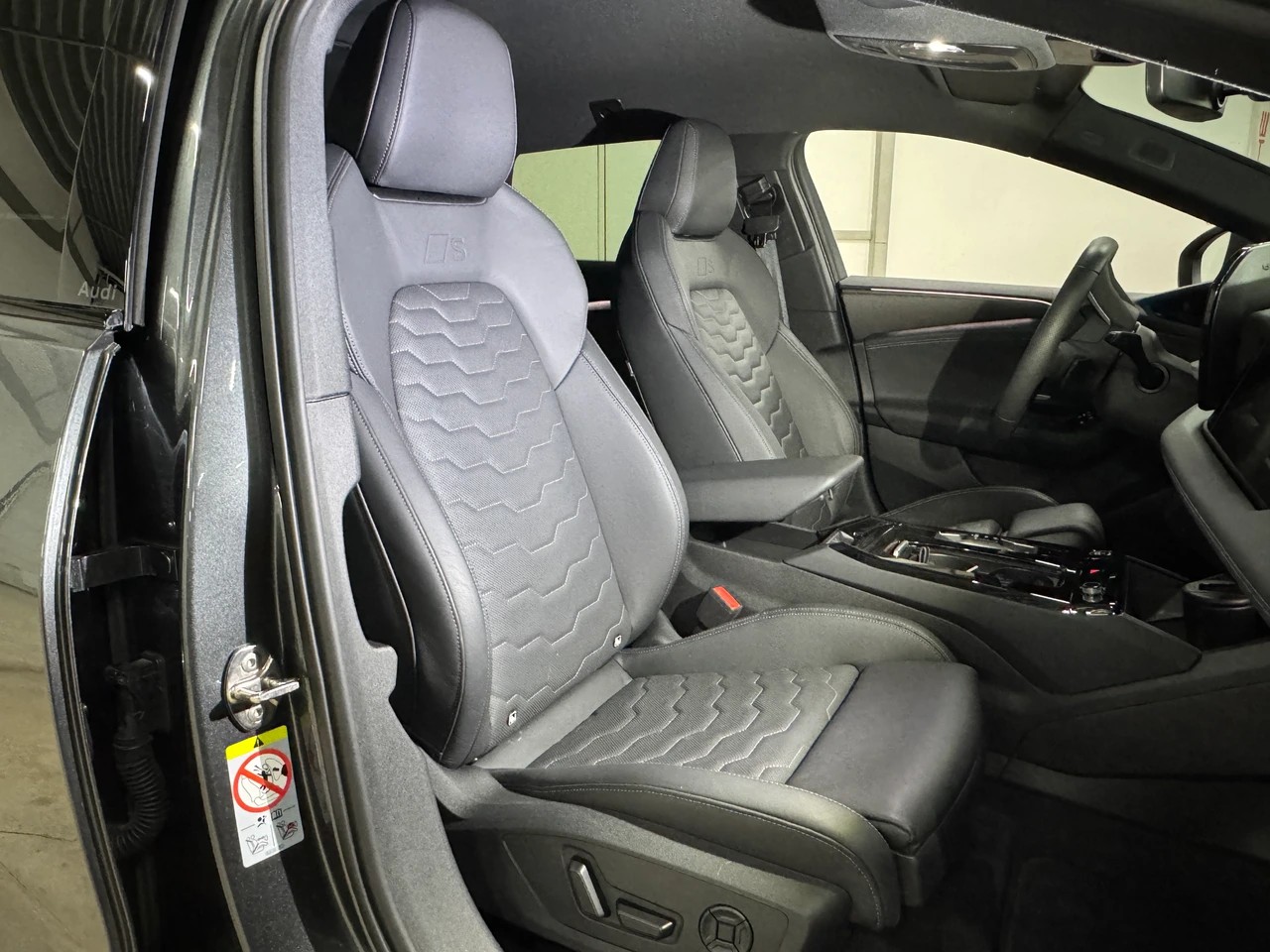 AUDI A6 Avant e-tron S-LINE quattro 428PS // CH-Fahrzeug // Paket Premium experience-image-8