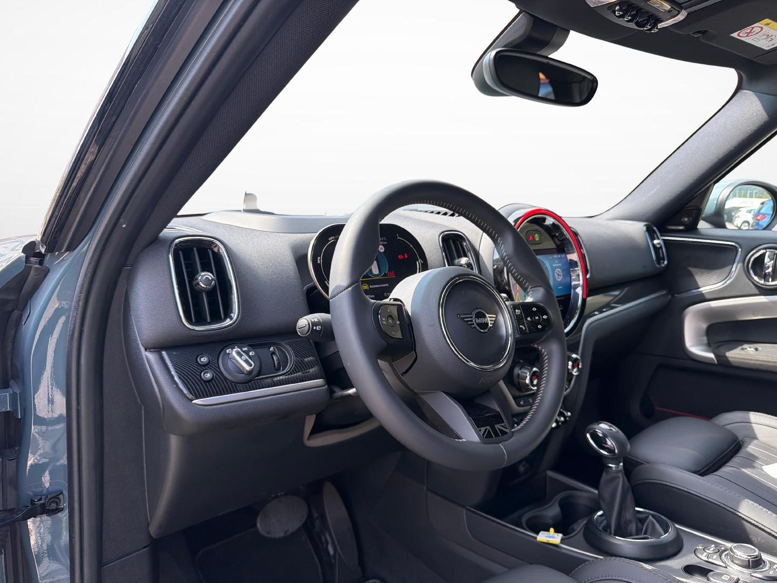 MINI Countryman F60 1.5i Cooper S E ALL4-image-12