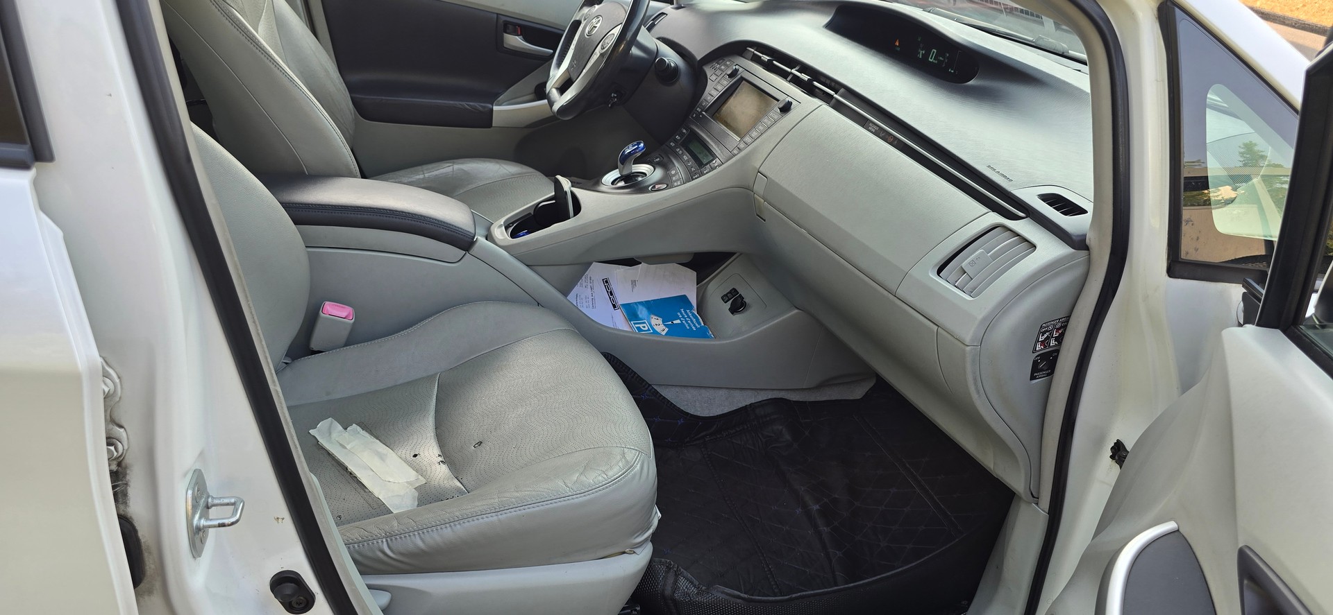 TOYOTA Prius 1.8 16V HSD Sol Premium-image-9