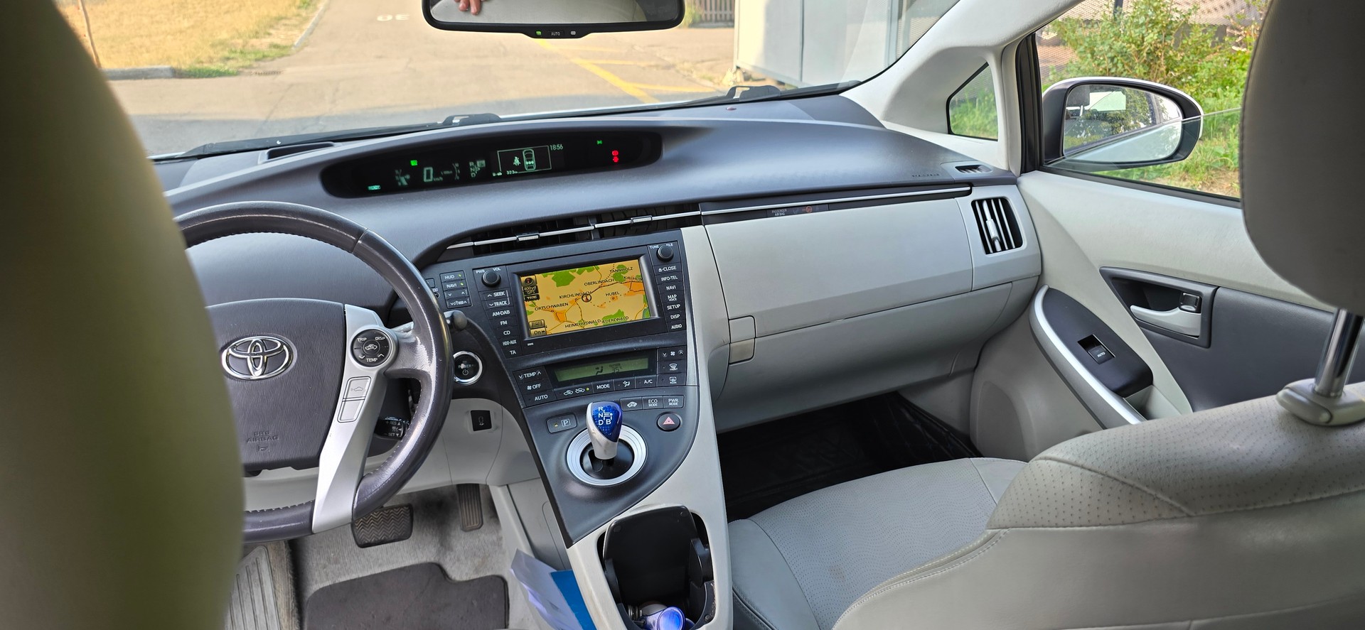 TOYOTA Prius 1.8 16V HSD Sol Premium-image-13