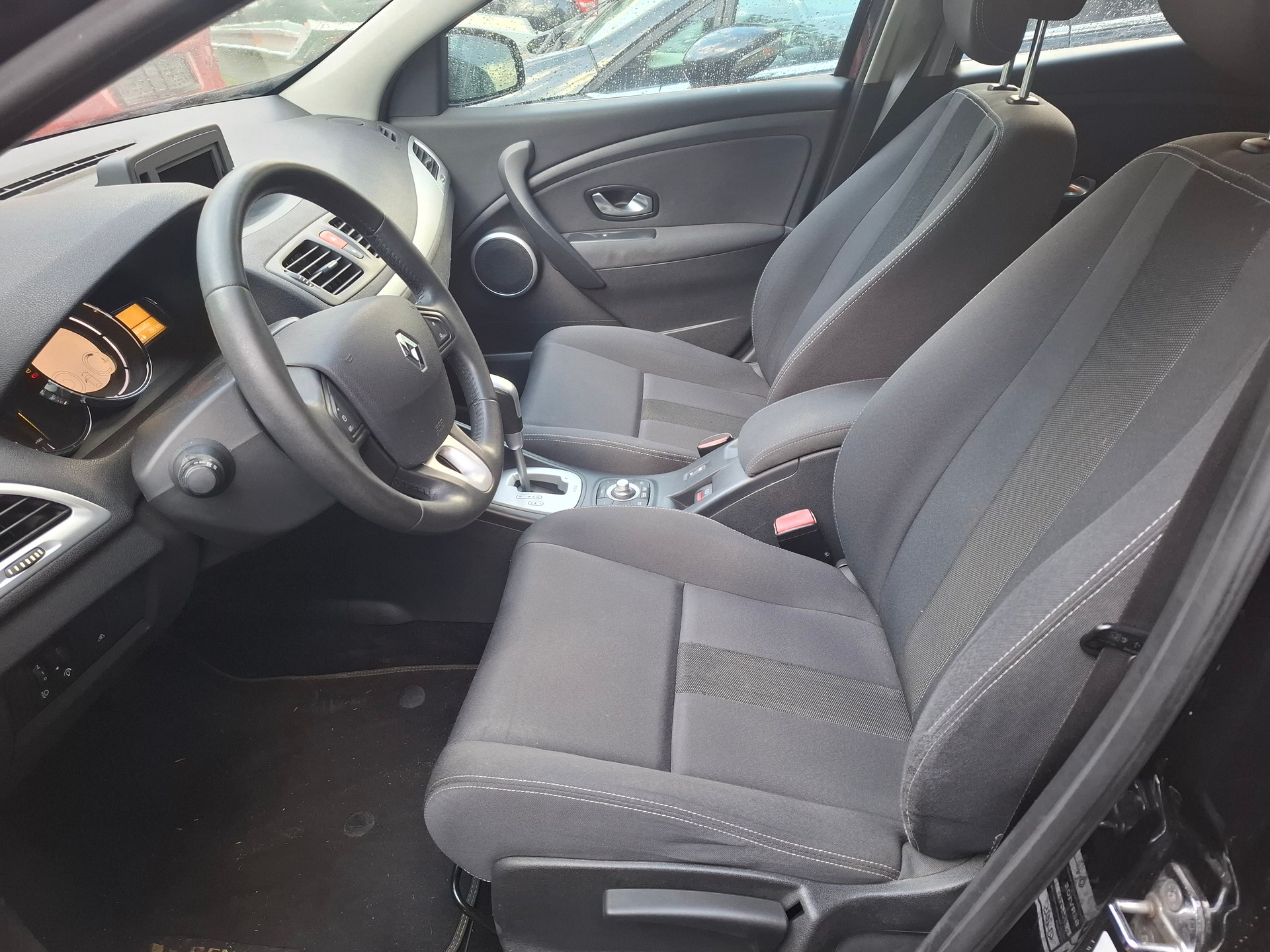 RENAULT Mégane 1.5 dCi Dynamique EDC-image-8