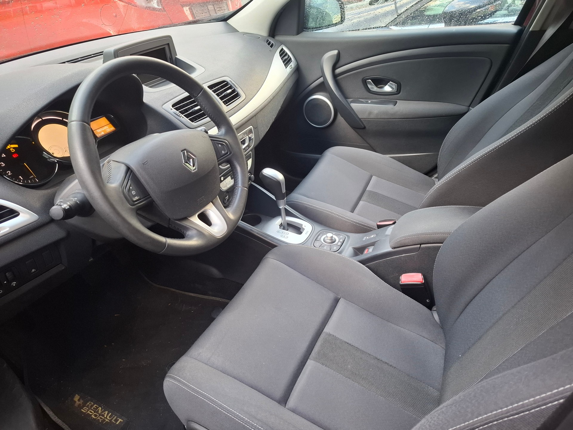RENAULT Mégane 1.5 dCi Dynamique EDC-image-6