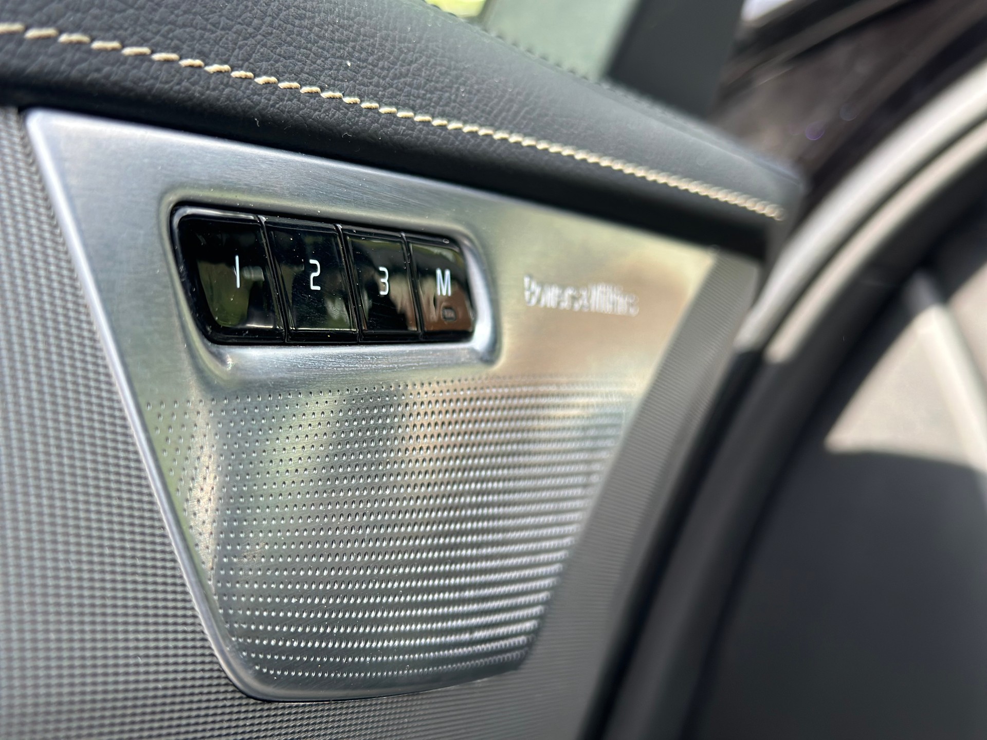 VOLVO XC90 D5 AWD R-Design Geartronic-image-17