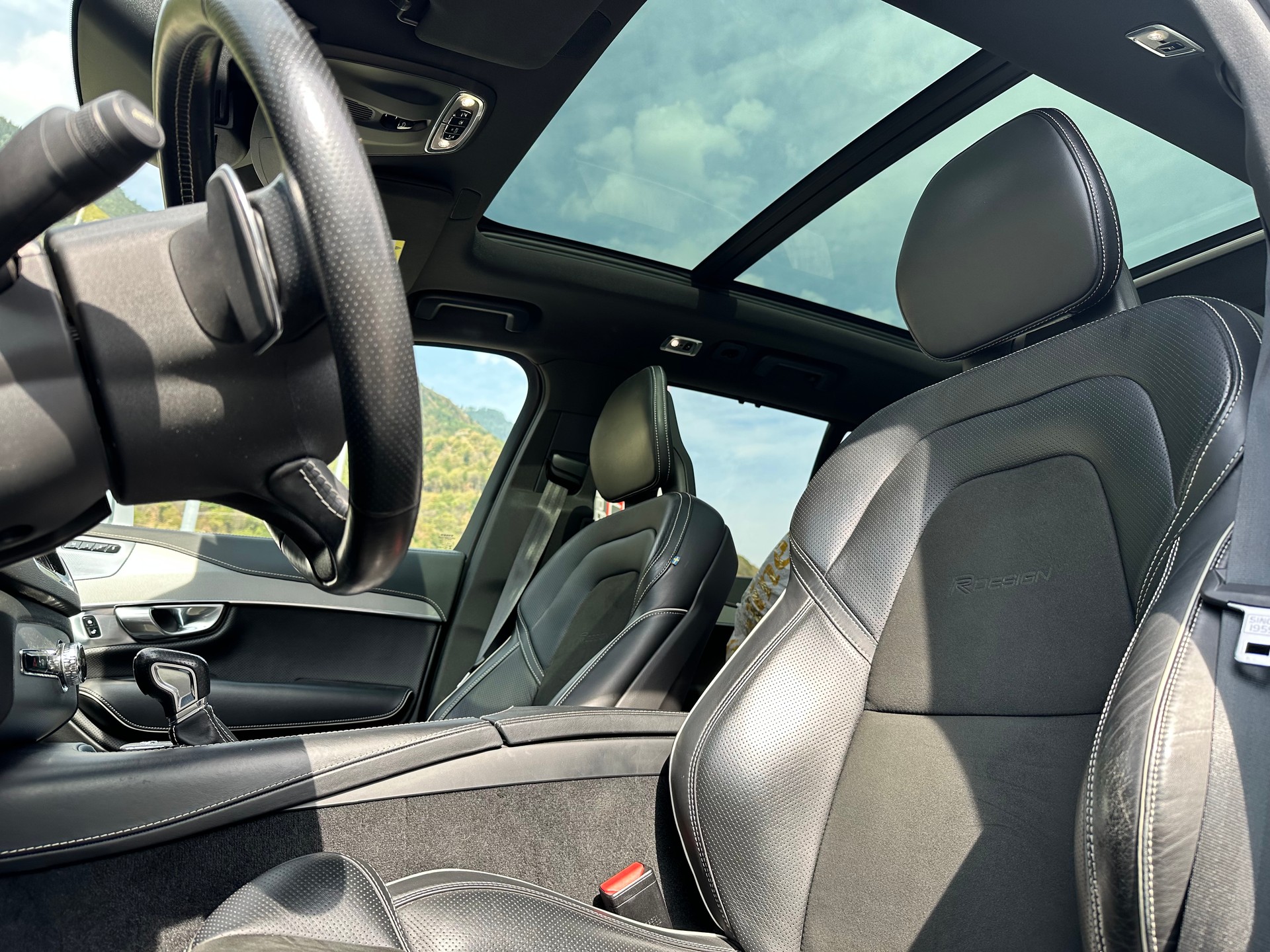 VOLVO XC90 D5 AWD R-Design Geartronic-image-13