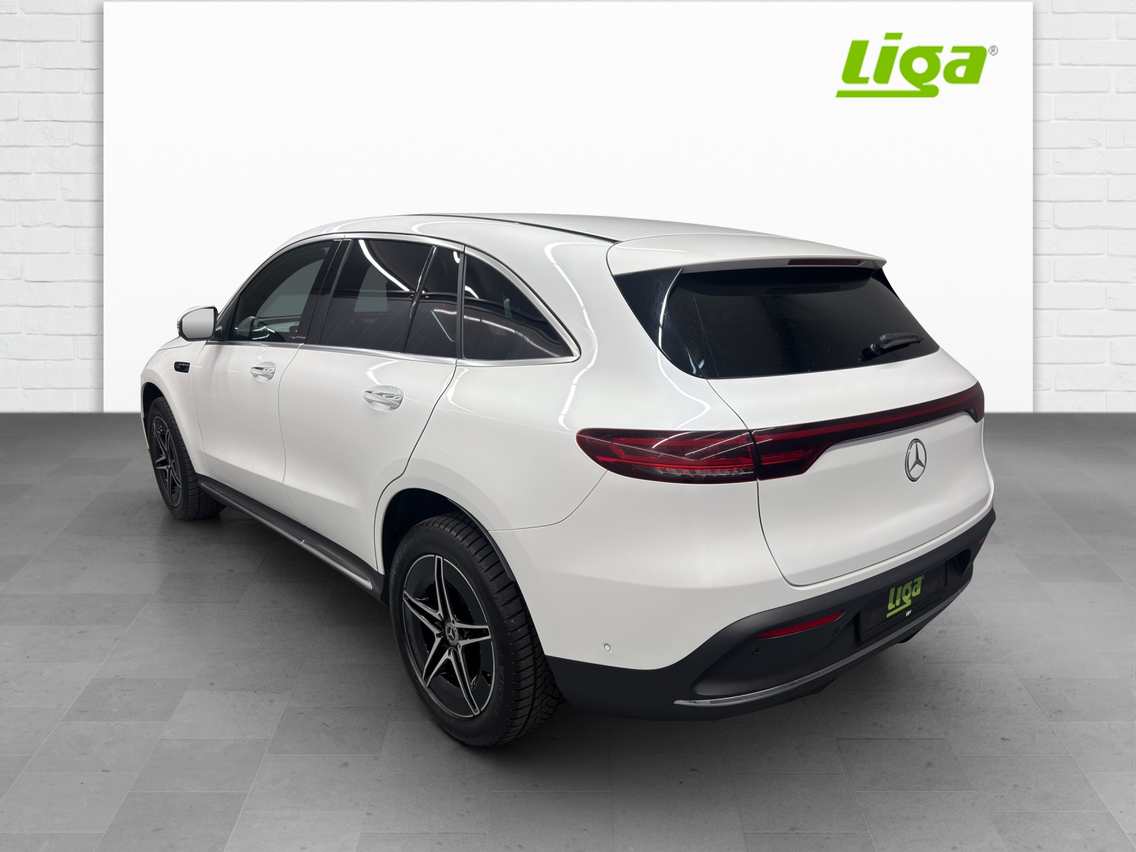MERCEDES-BENZ EQC 400 AMG Line 4Matic-image-3