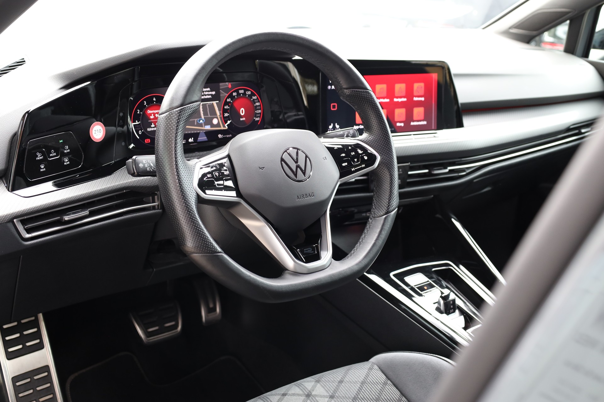 VW Golf 1.5 eTSI mHEV ACT R-Line DSG-image-7