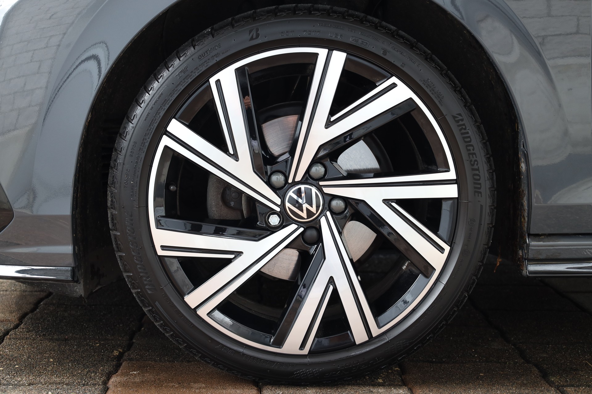VW Golf 1.5 eTSI mHEV ACT R-Line DSG-image-17