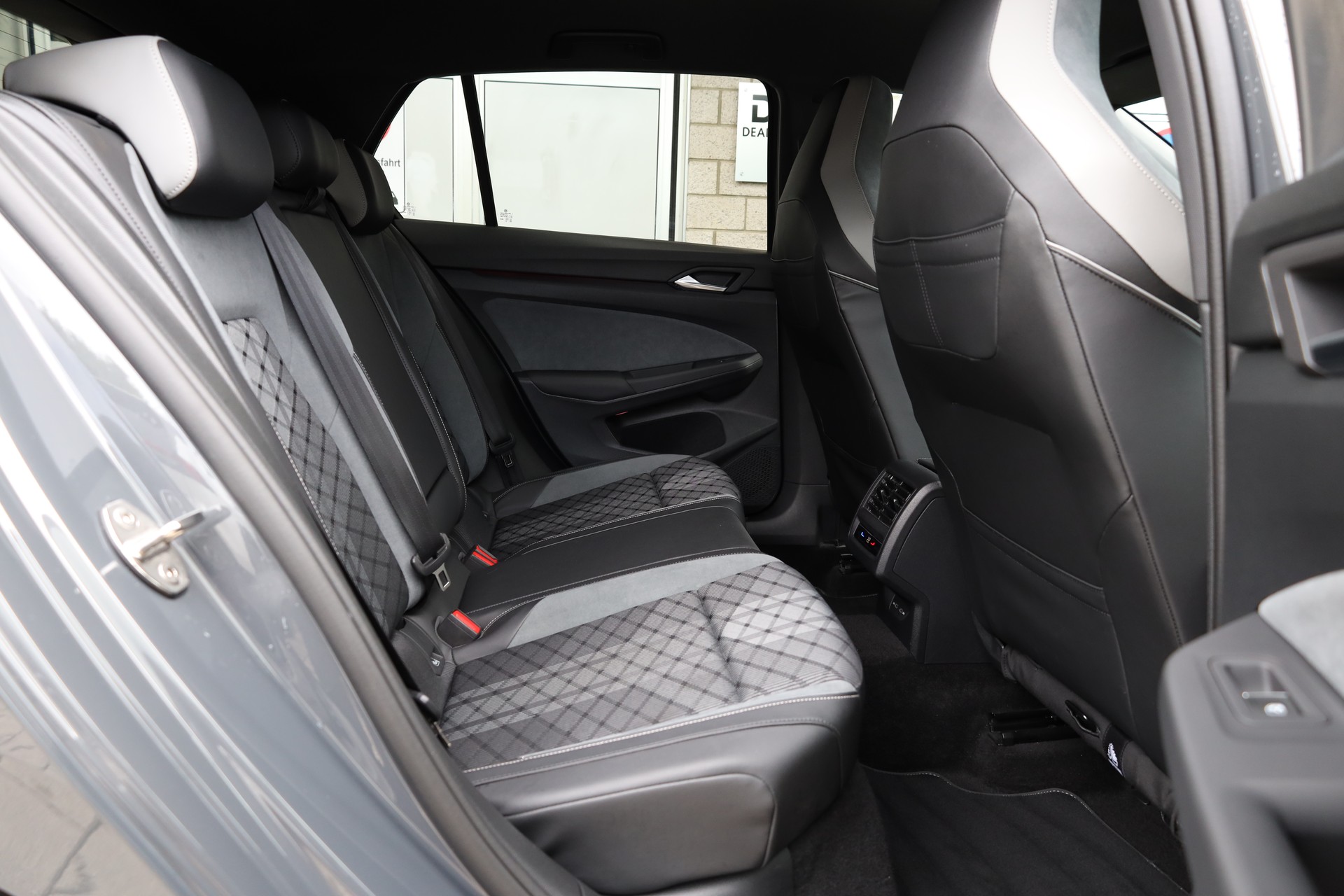VW Golf 1.5 eTSI mHEV ACT R-Line DSG-image-15