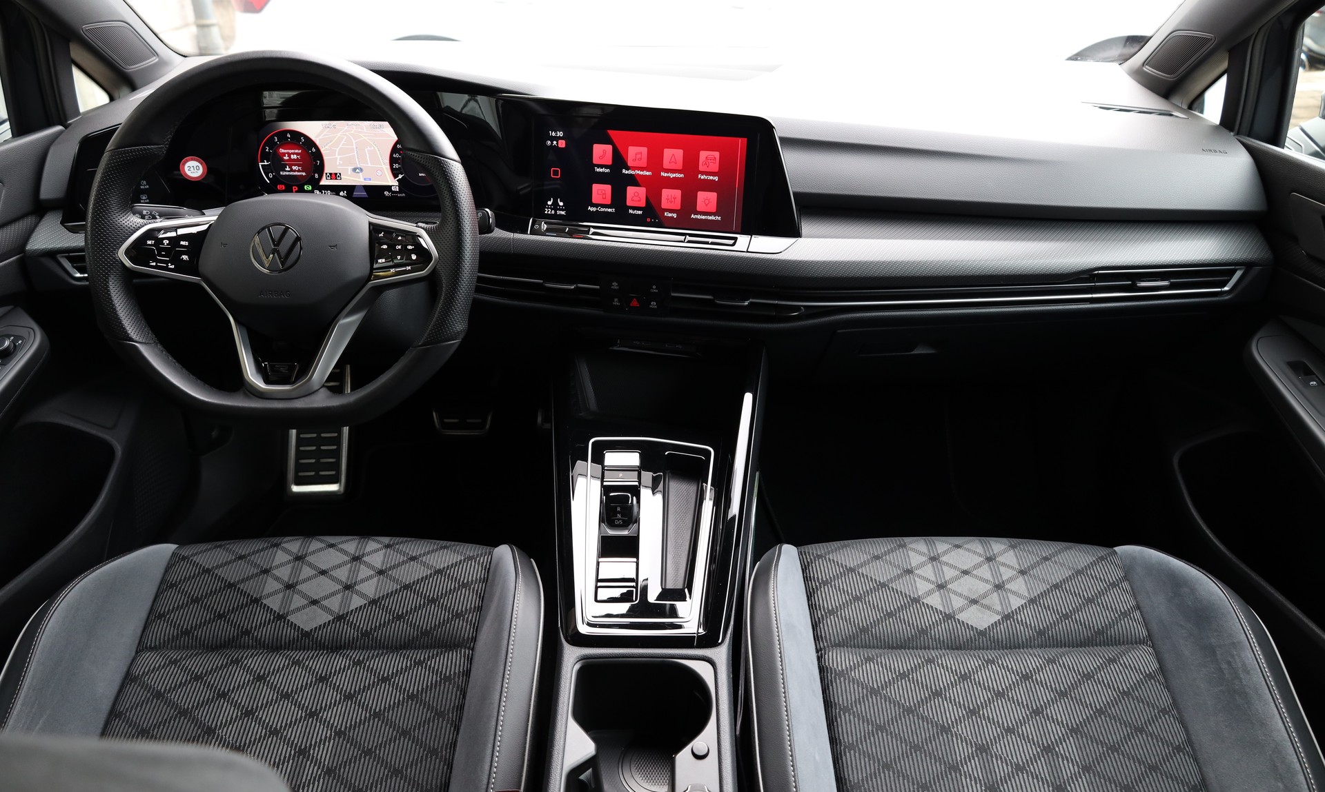 VW Golf 1.5 eTSI mHEV ACT R-Line DSG-image-8