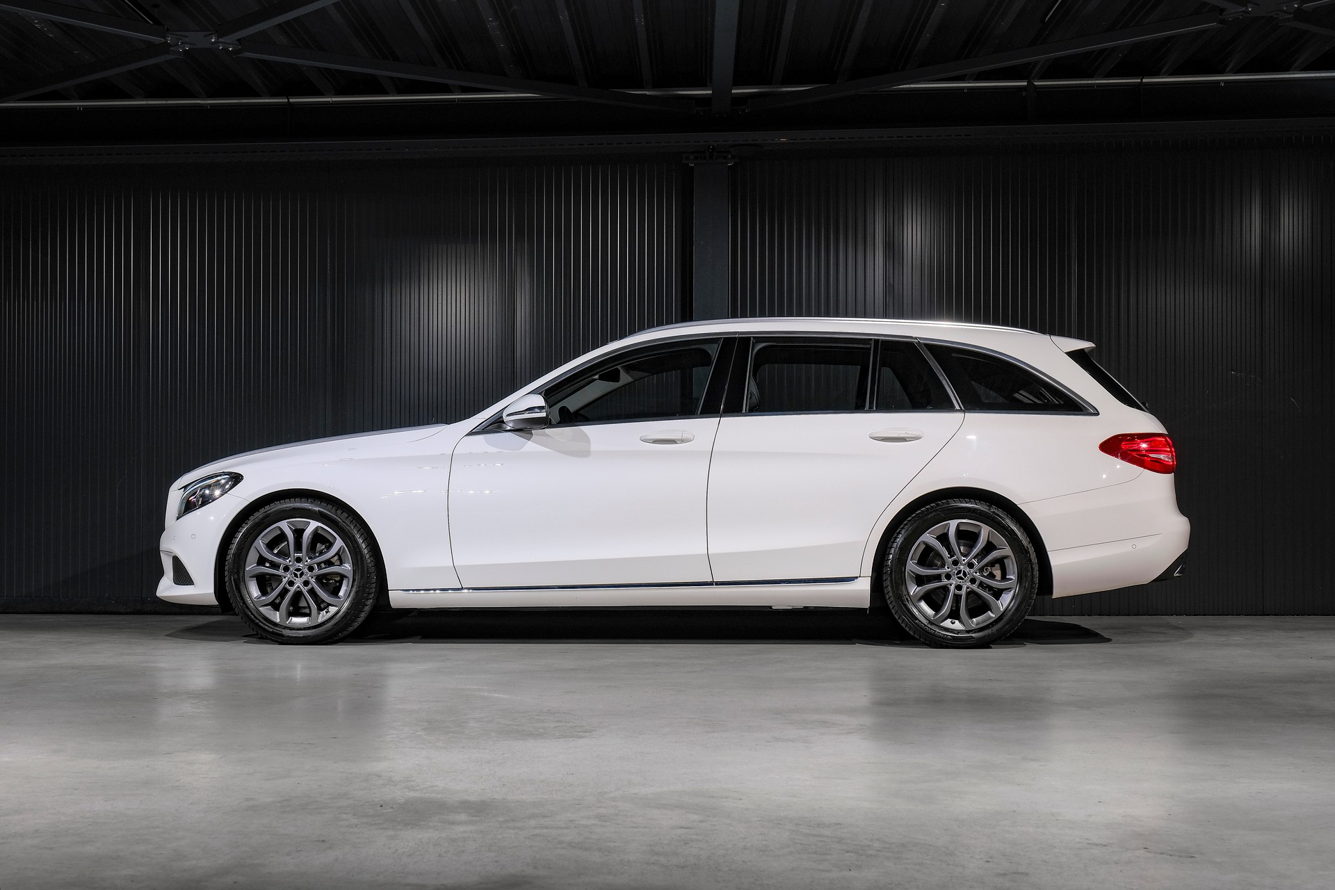 MERCEDES-BENZ C 180 Avantgarde-image-8