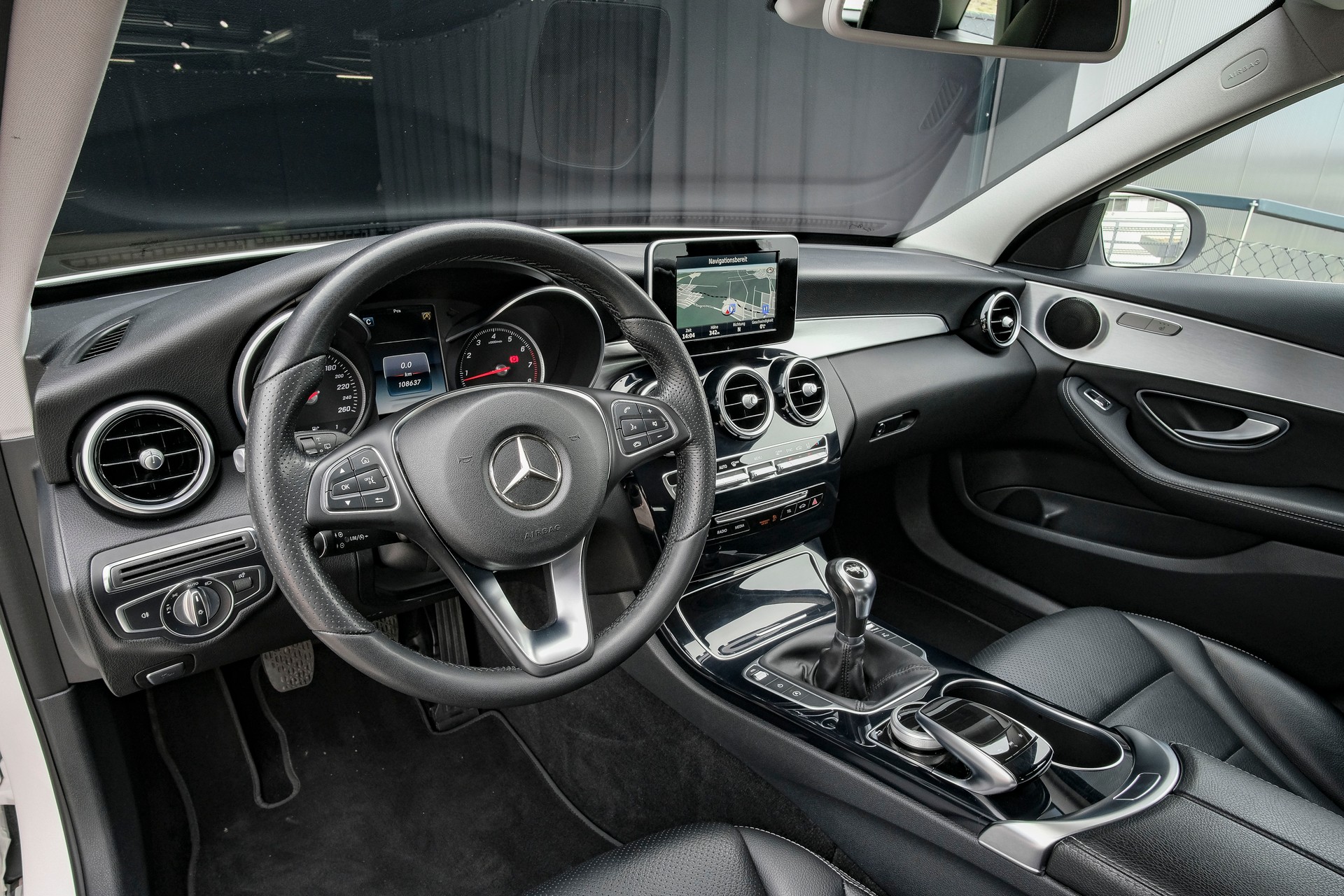 MERCEDES-BENZ C 180 Avantgarde-image-12