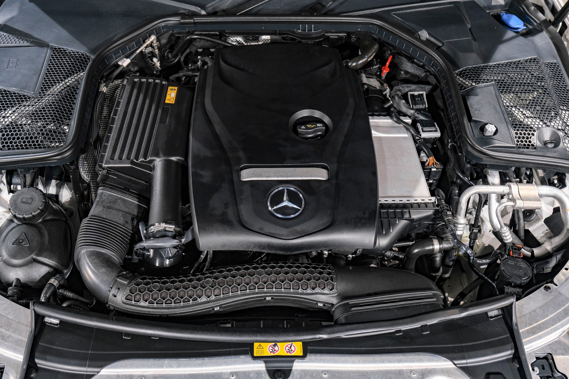 MERCEDES-BENZ C 180 Avantgarde-image-26