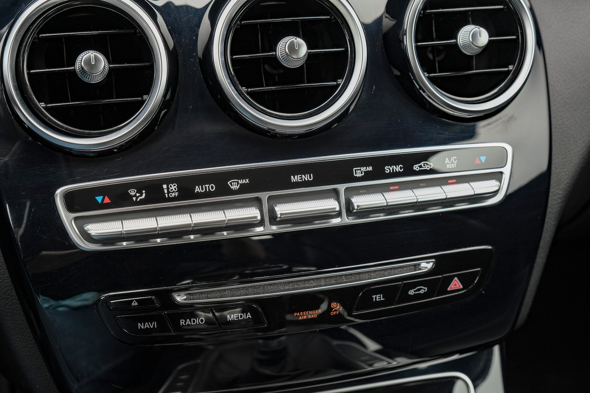 MERCEDES-BENZ C 180 Avantgarde-image-19