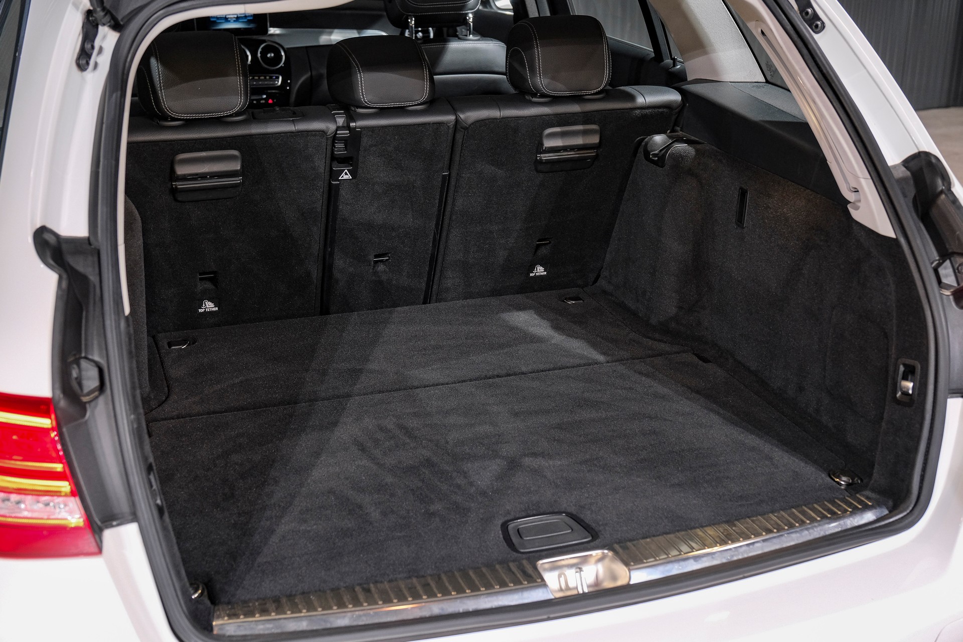 MERCEDES-BENZ C 180 Avantgarde-image-25