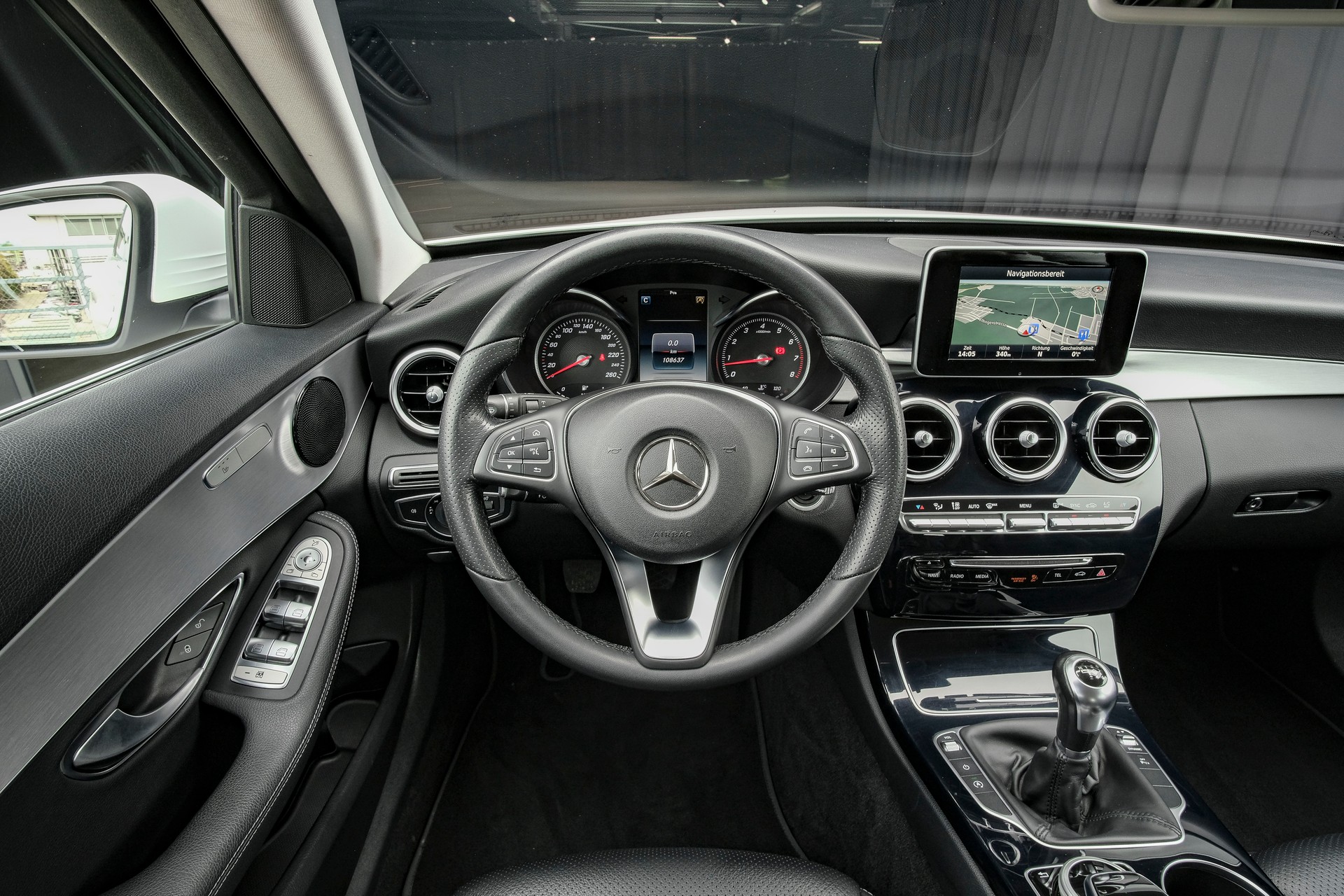 MERCEDES-BENZ C 180 Avantgarde-image-15