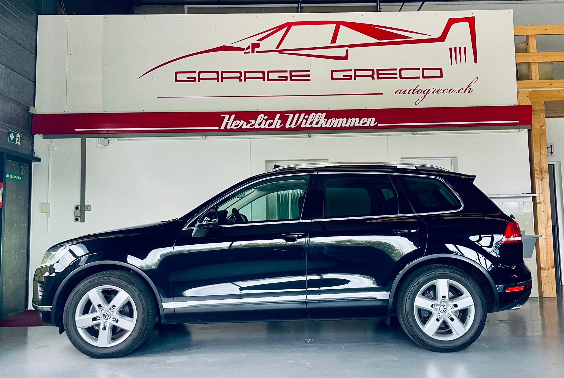 VW Touareg 3.0 TDI BlueMotion Technology Tiptronic-image-0