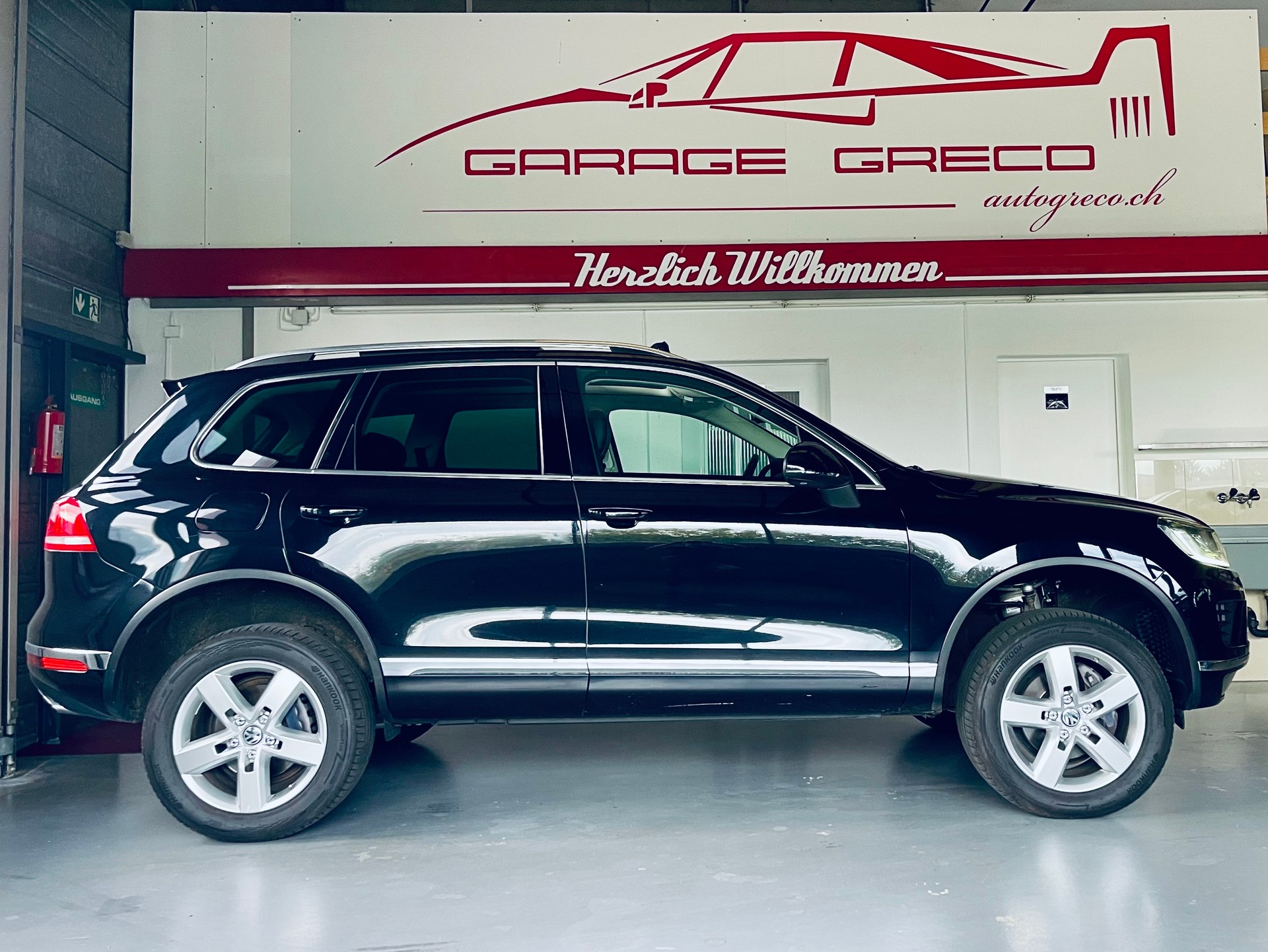 VW Touareg 3.0 TDI BlueMotion Technology Tiptronic-image-1