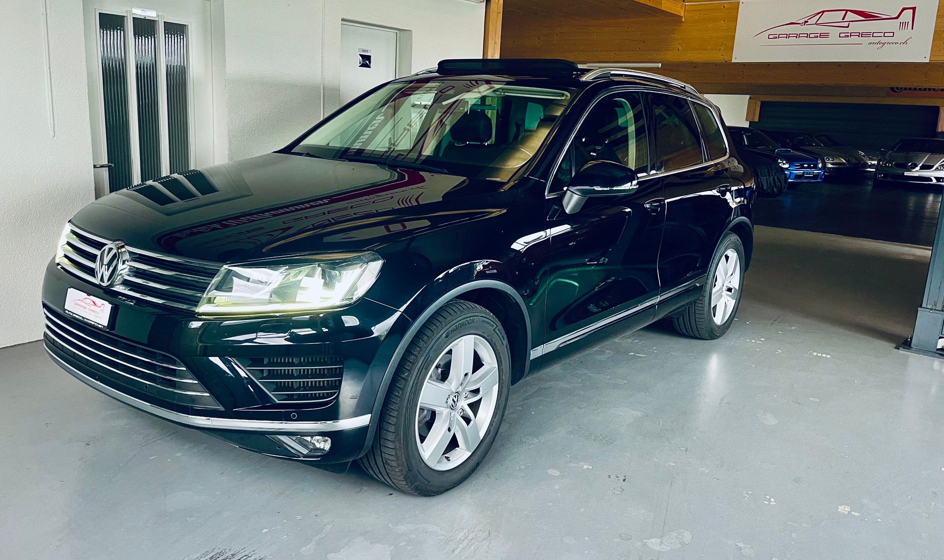 VW Touareg 3.0 TDI BlueMotion Technology Tiptronic-image-2