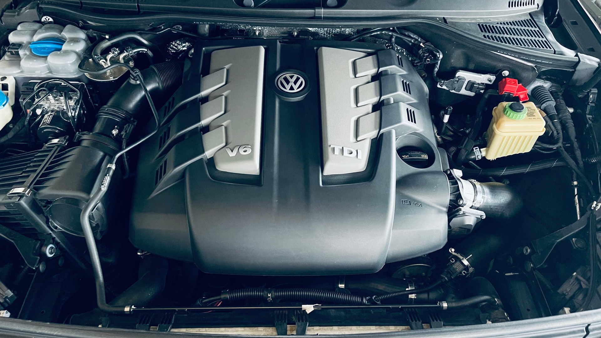 VW Touareg 3.0 TDI BlueMotion Technology Tiptronic-image-14