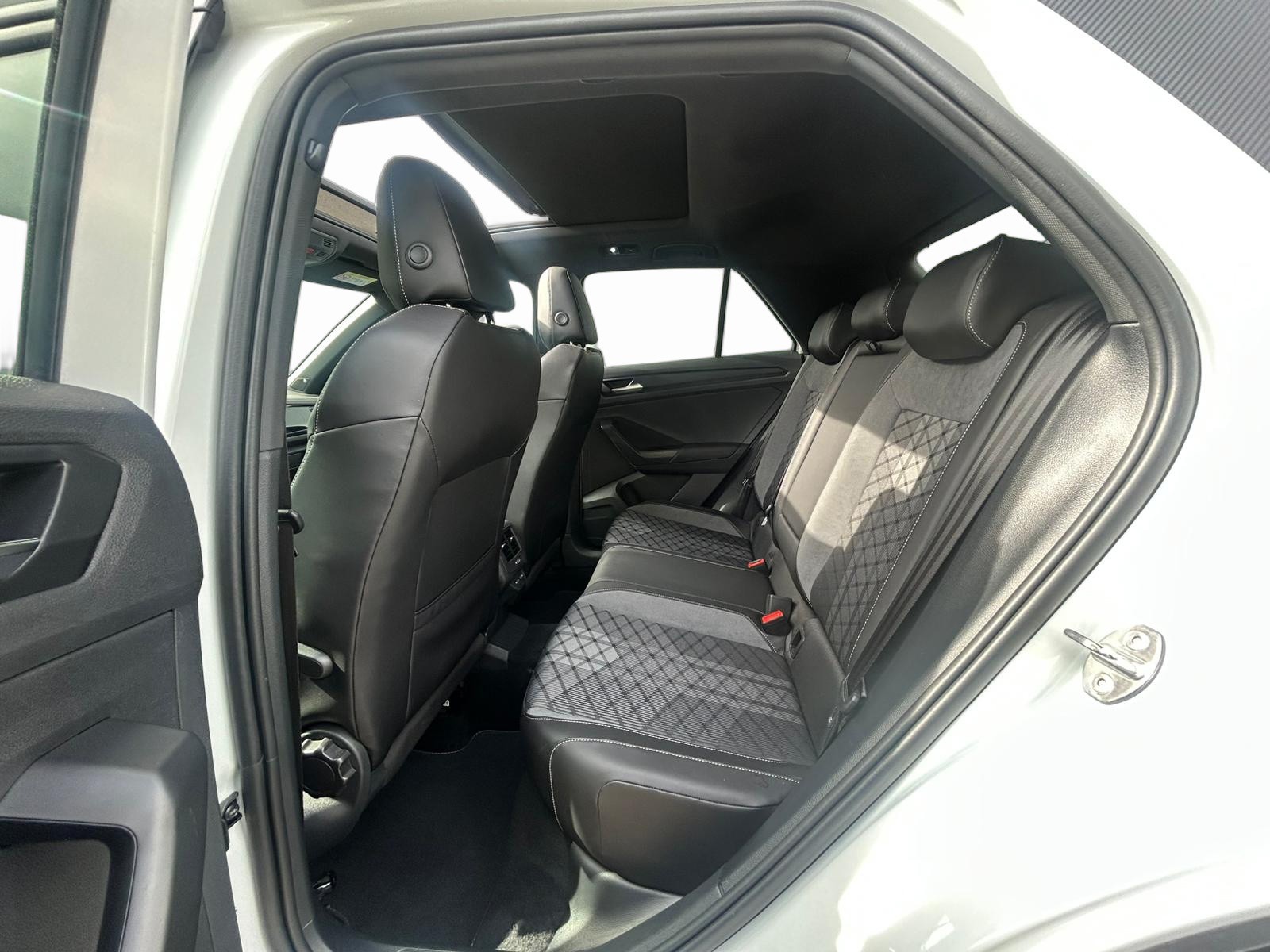 VW T-Roc R-Line 2.0TDI 150PS 4Motion-image-6