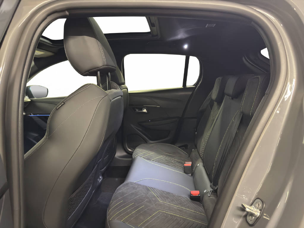 PEUGEOT 208 1.2 Hybrid 145 GT Exclusive-image-13