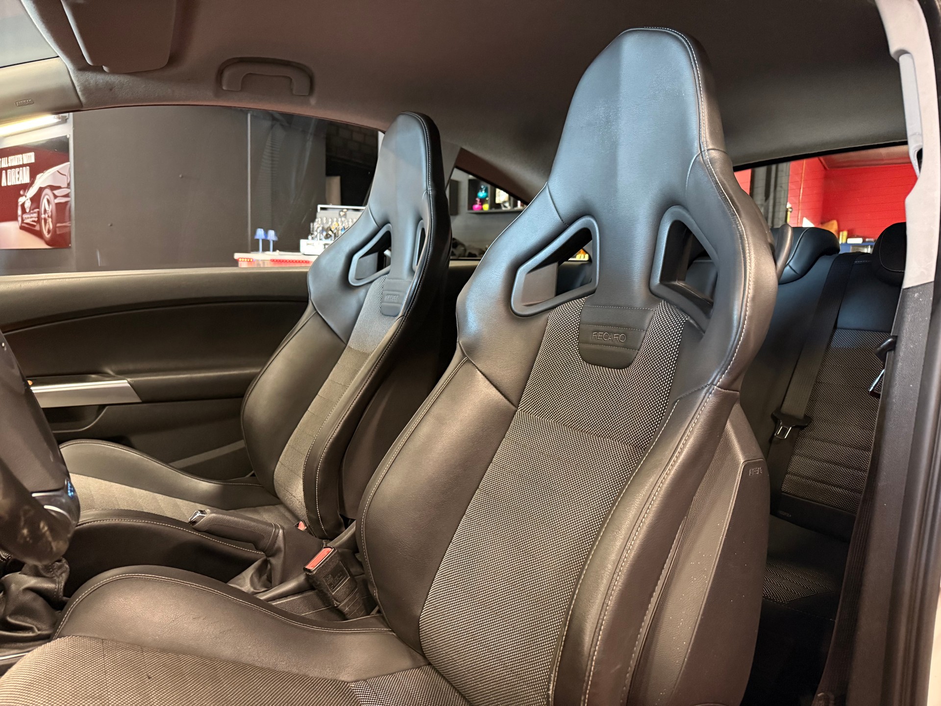OPEL Corsa 1.6 Turbo OPC-image-11