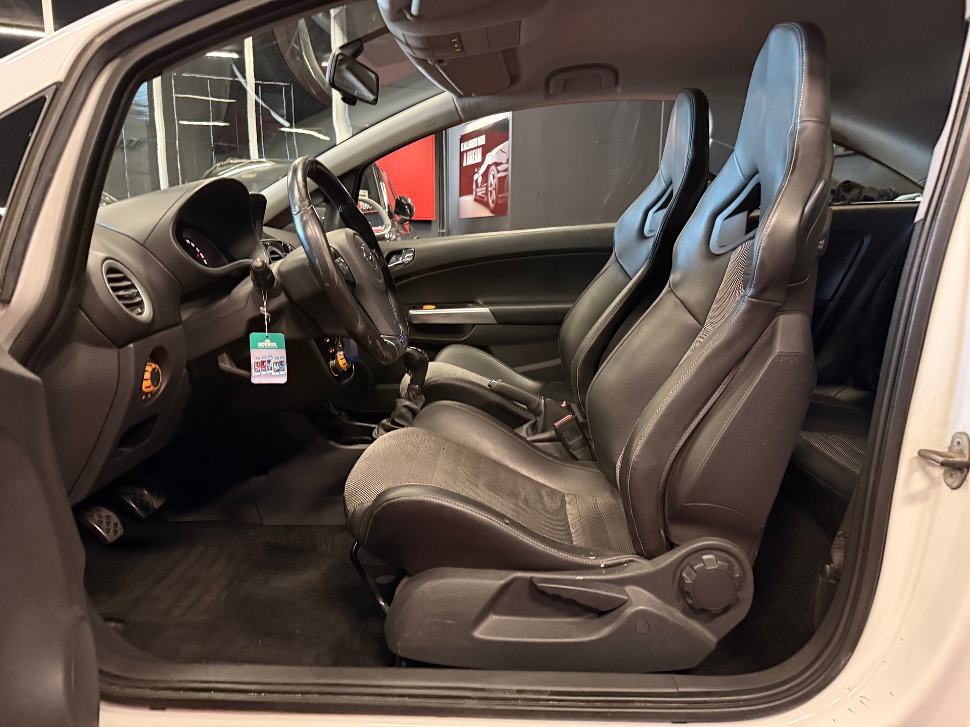 OPEL Corsa 1.6 Turbo OPC-image-7