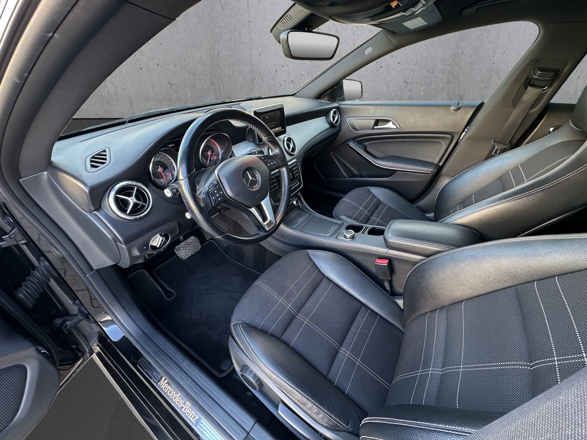 MERCEDES-BENZ CLA 220 CDI Urban-image-9
