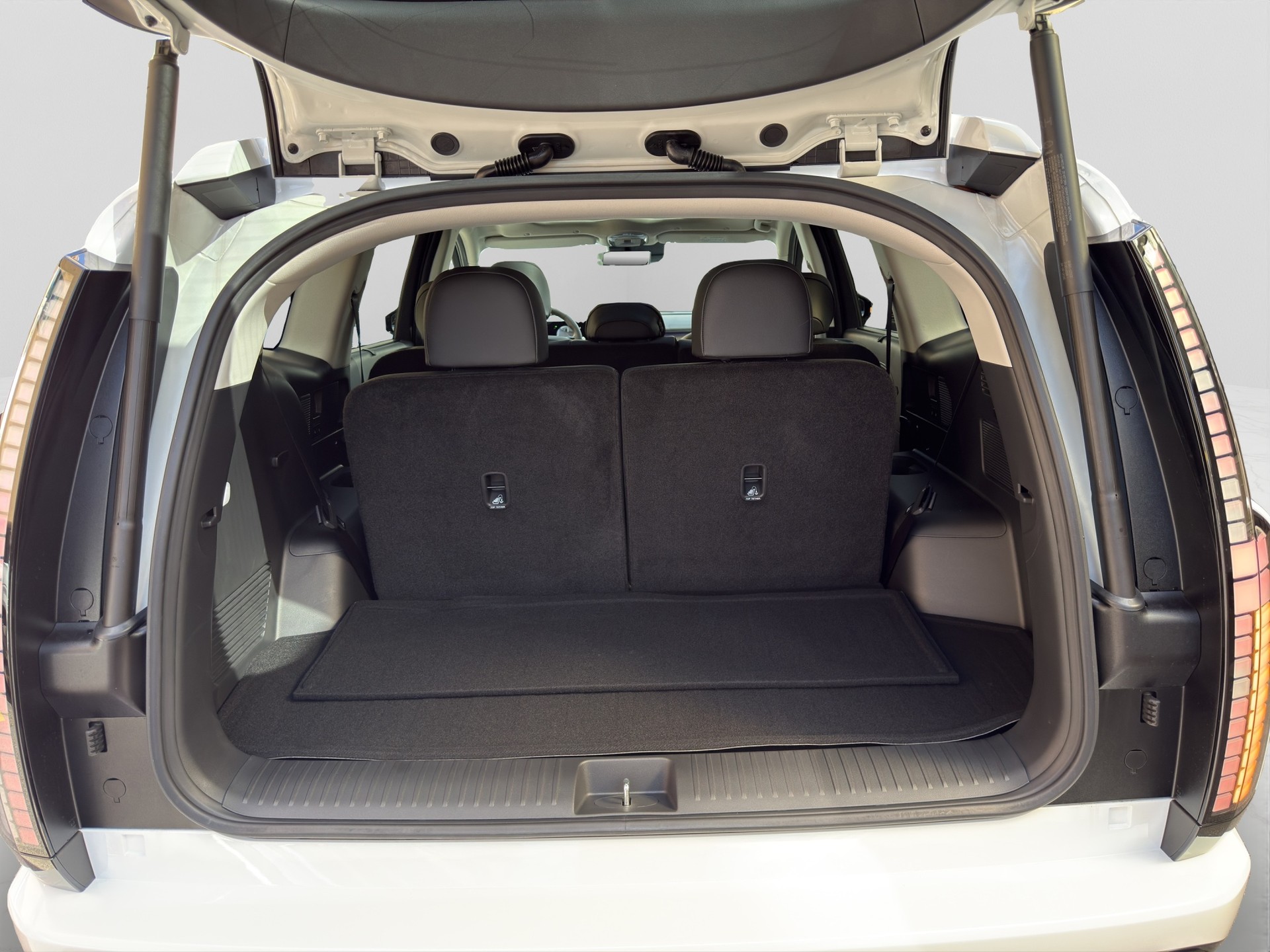 HYUNDAI Ioniq 9 110kWh Vertex 4WD-image-21