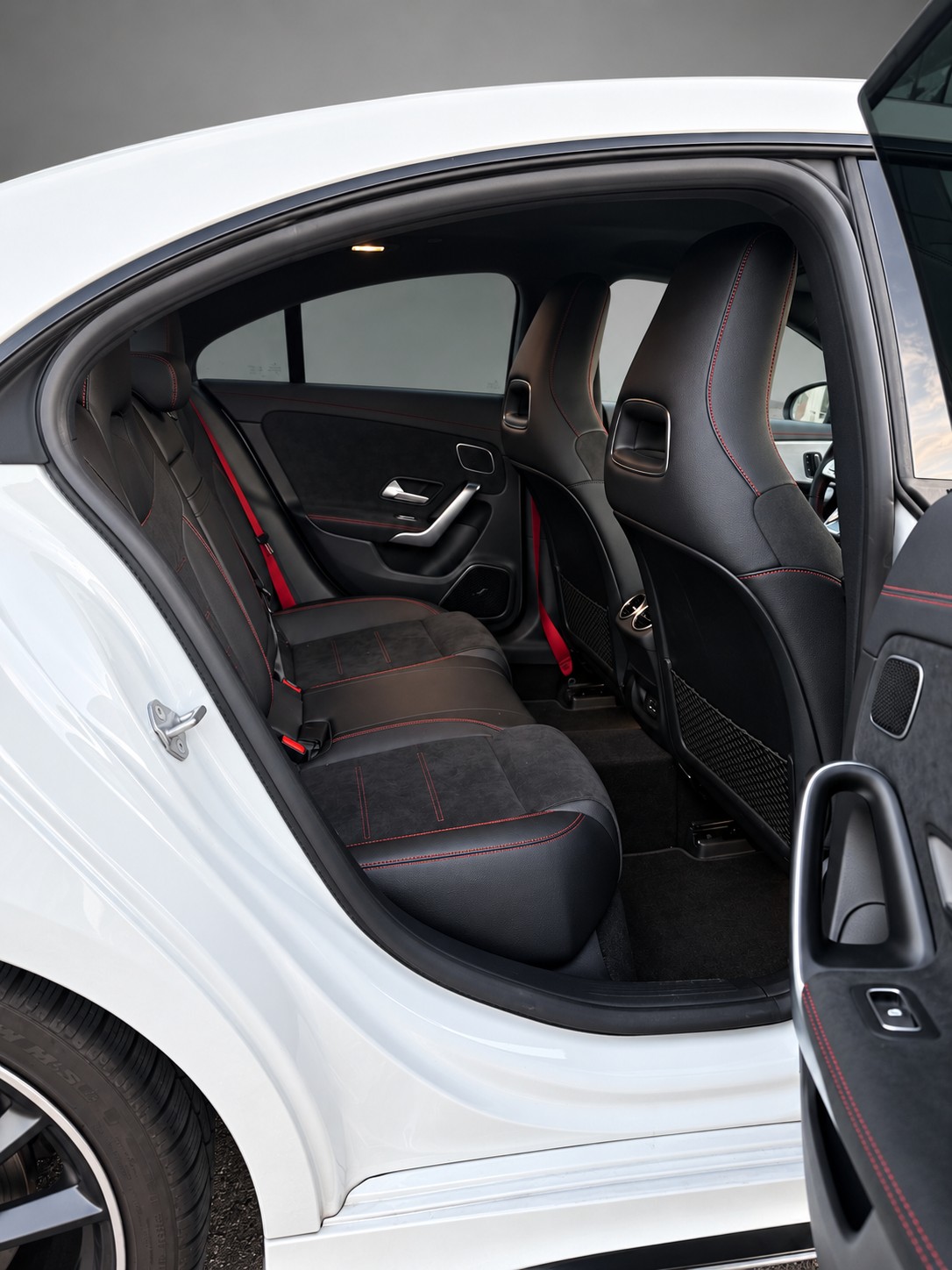 MERCEDES-BENZ CLA 35 AMG 4matic-image-8