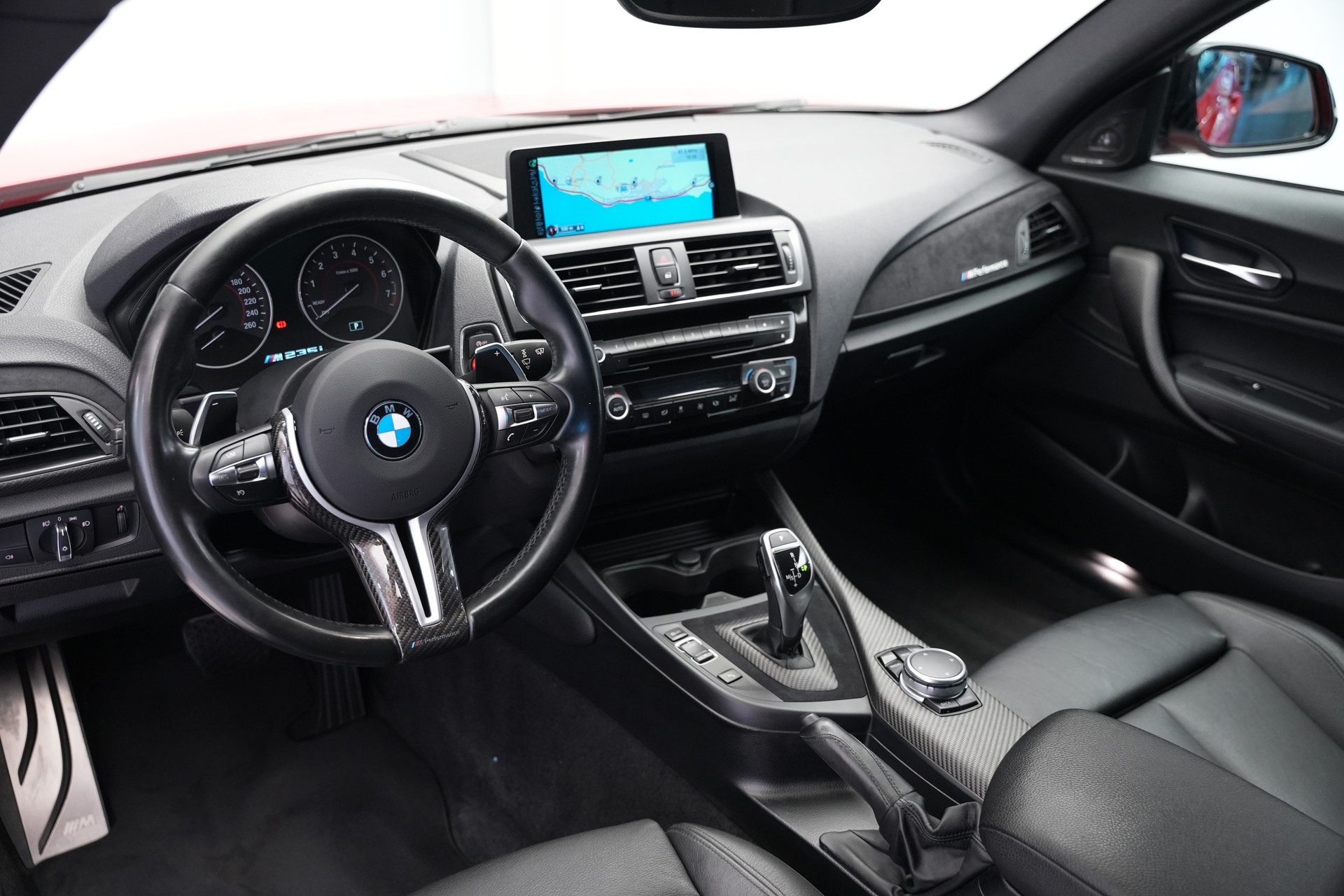 BMW M235i xDrive Steptronic *Carbon* *CH-Fahrzeug*-image-9