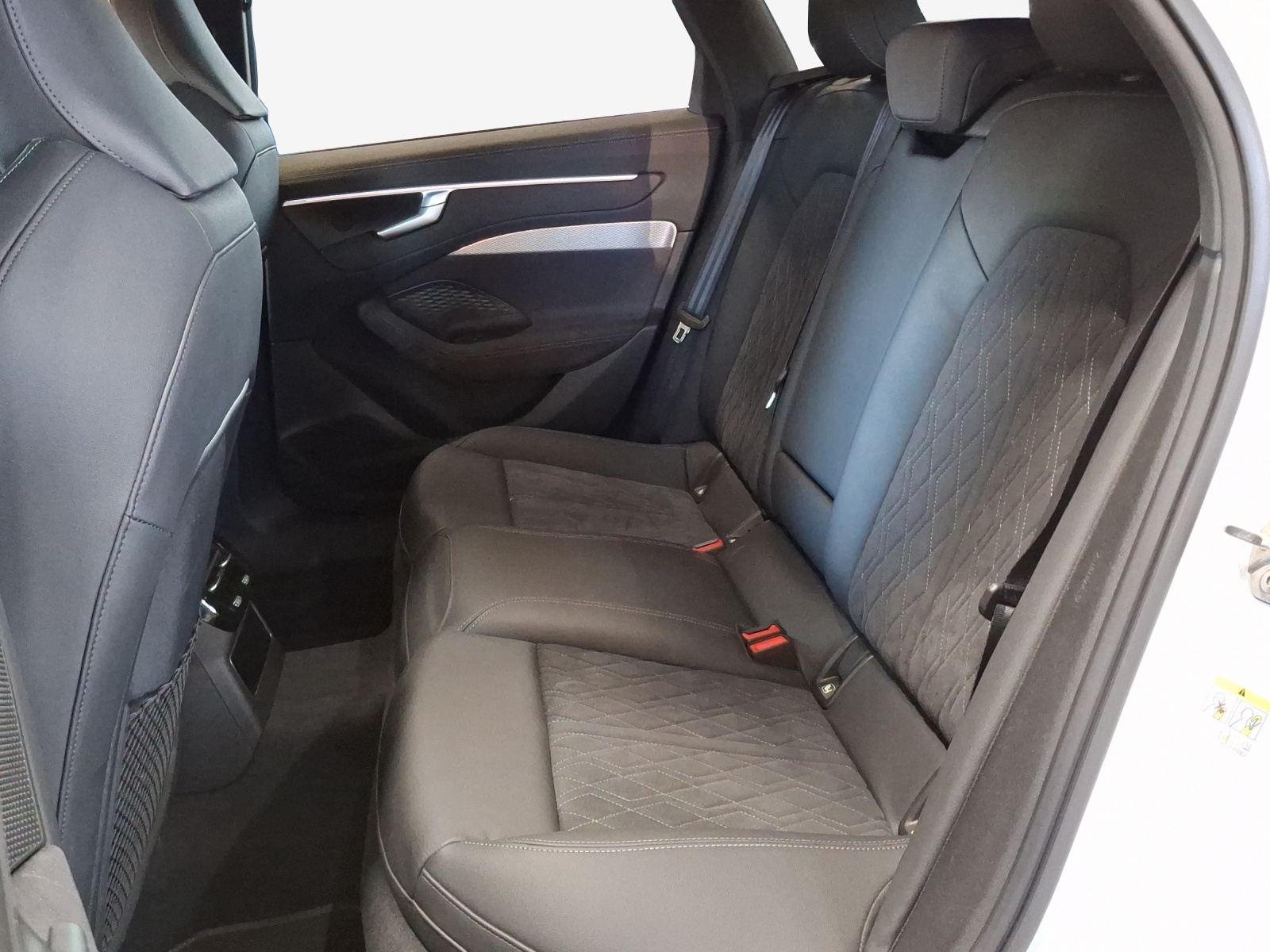 AUDI A6 Avant 55 TFSIe S line quattro S-tronic-image-12