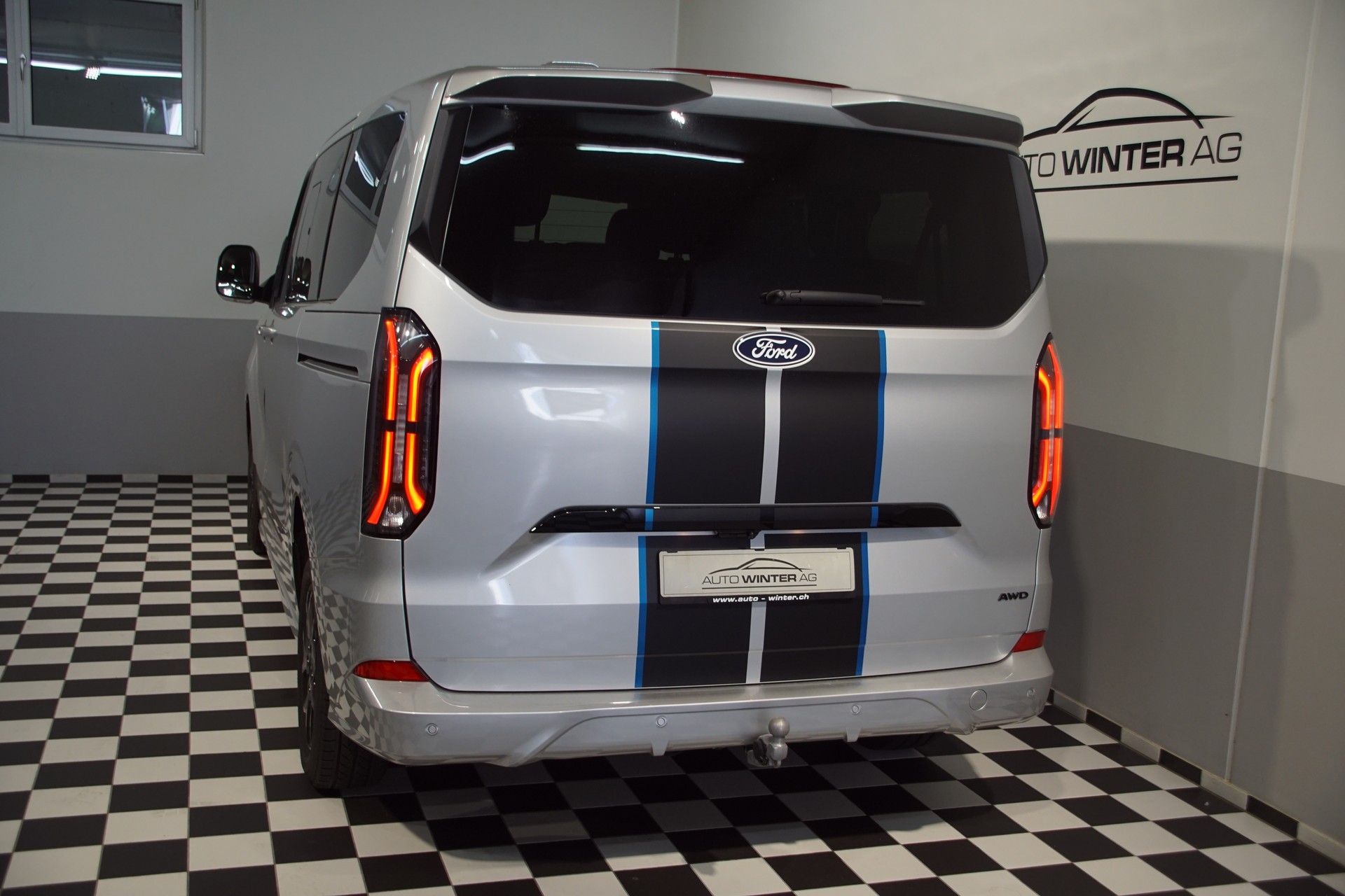 FORD Tourneo Bus 320 L1H1 Sport Automat 4x4 AWD-image-12