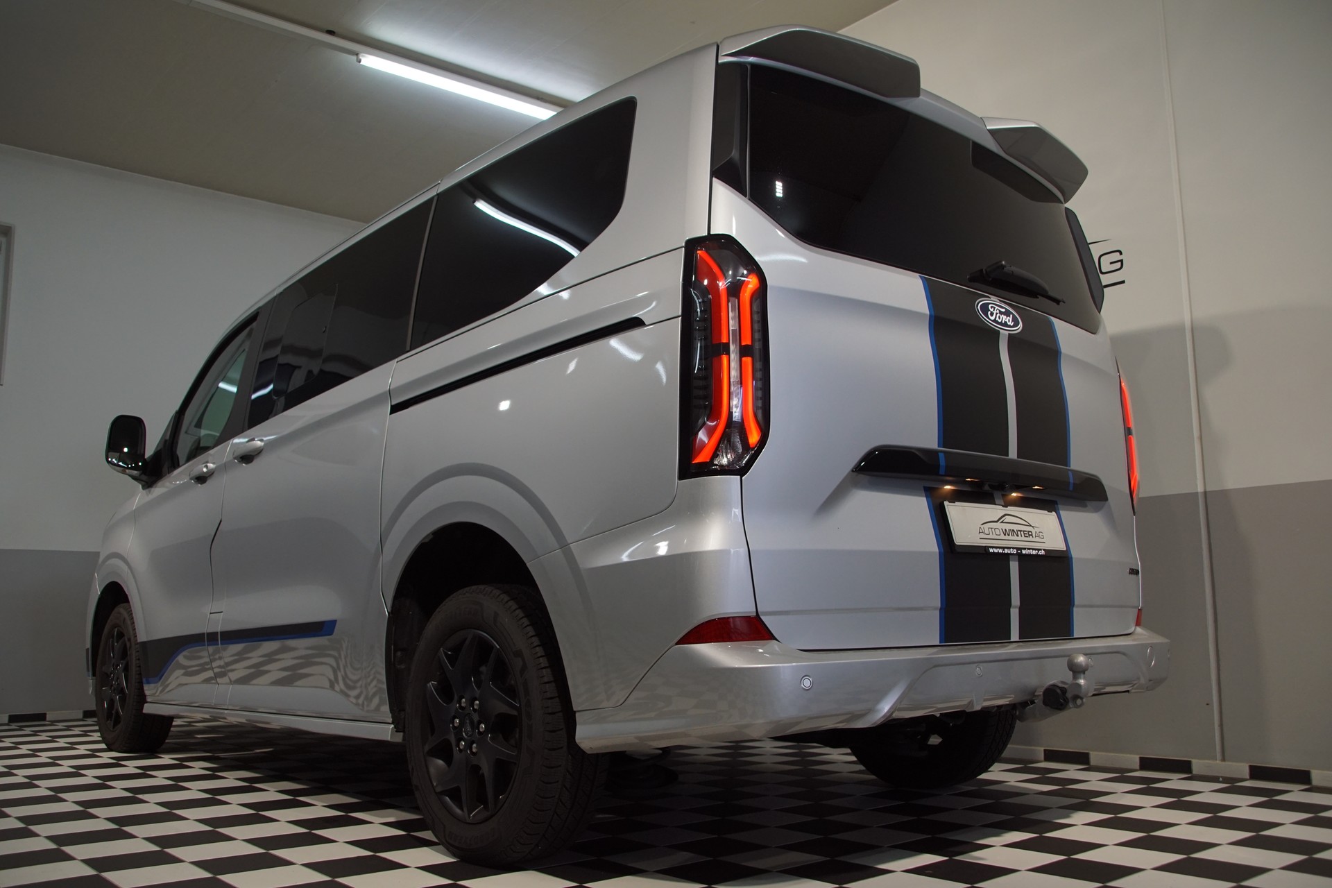 FORD Tourneo Bus 320 L1H1 Sport Automat 4x4 AWD-image-10