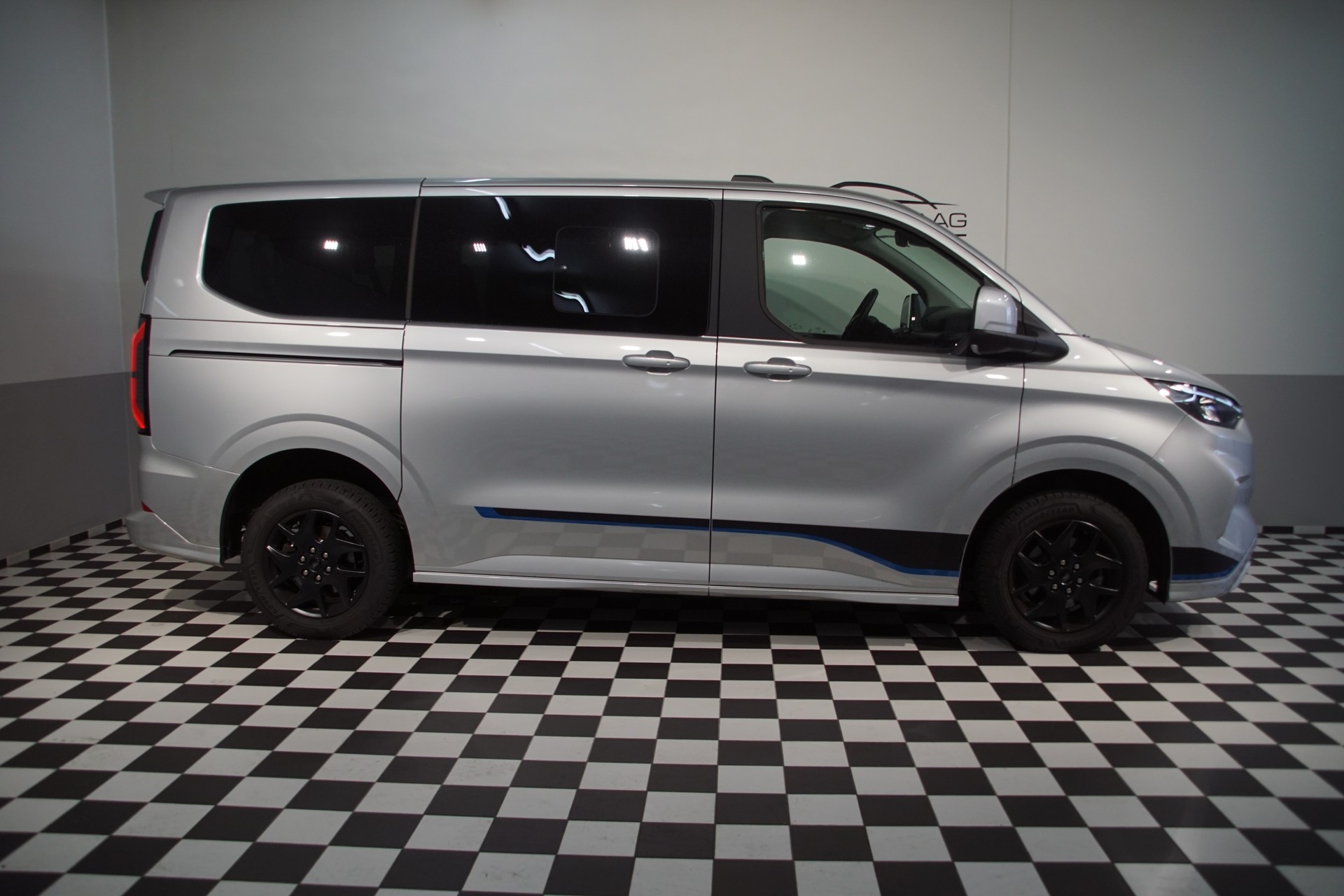FORD Tourneo Bus 320 L1H1 Sport Automat 4x4 AWD-image-7