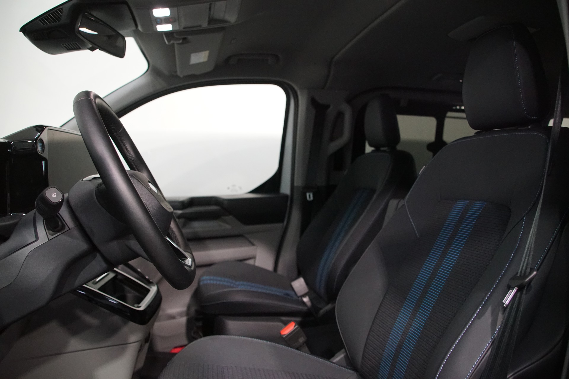 FORD Tourneo Bus 320 L1H1 Sport Automat 4x4 AWD-image-18