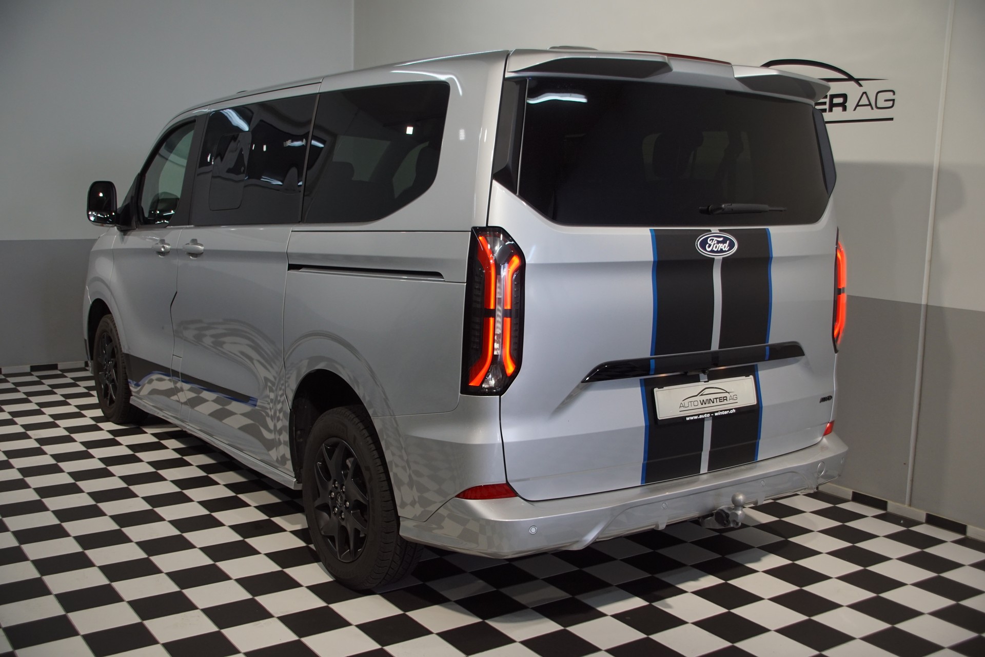 FORD Tourneo Bus 320 L1H1 Sport Automat 4x4 AWD-image-11