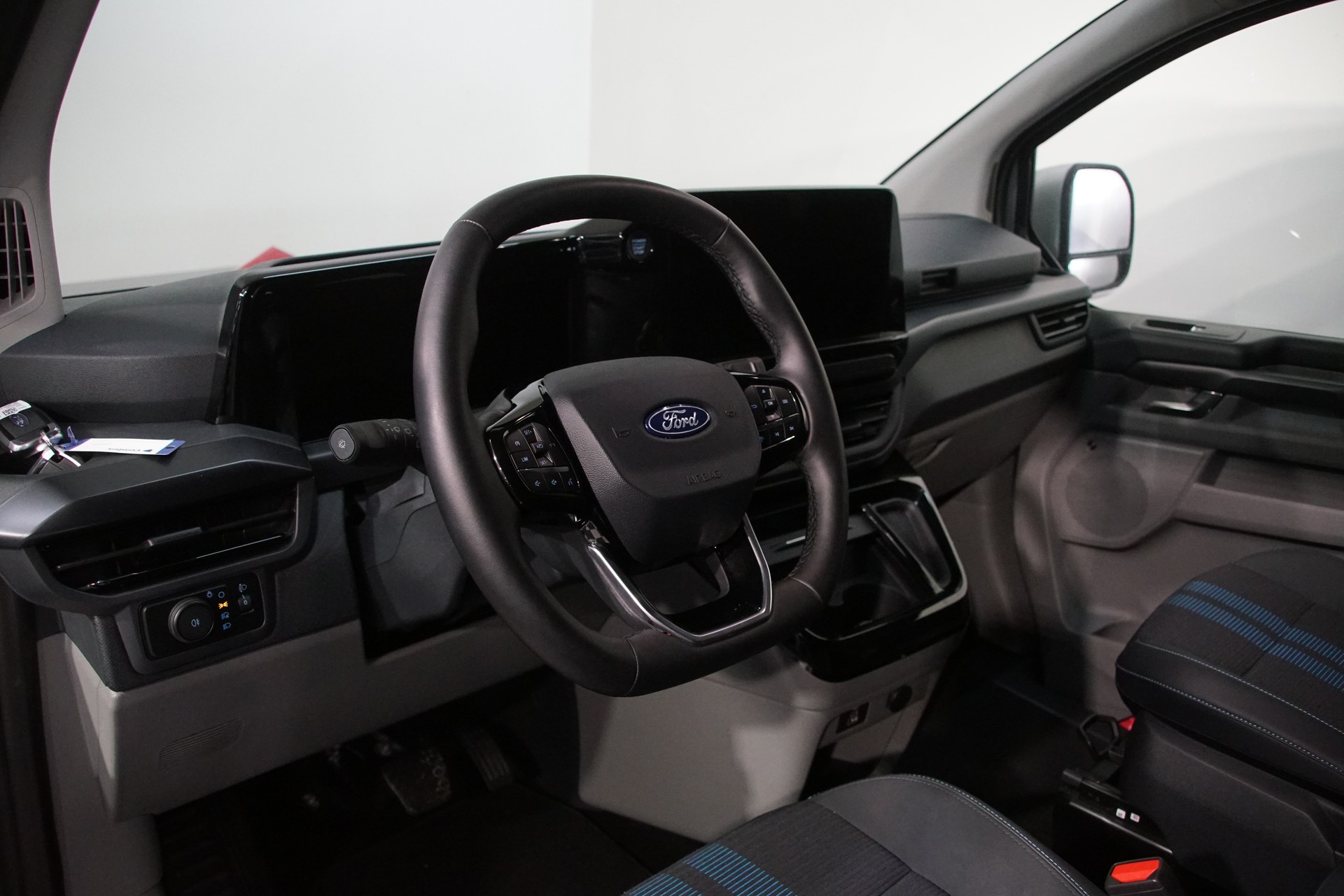 FORD Tourneo Bus 320 L1H1 Sport Automat 4x4 AWD-image-20